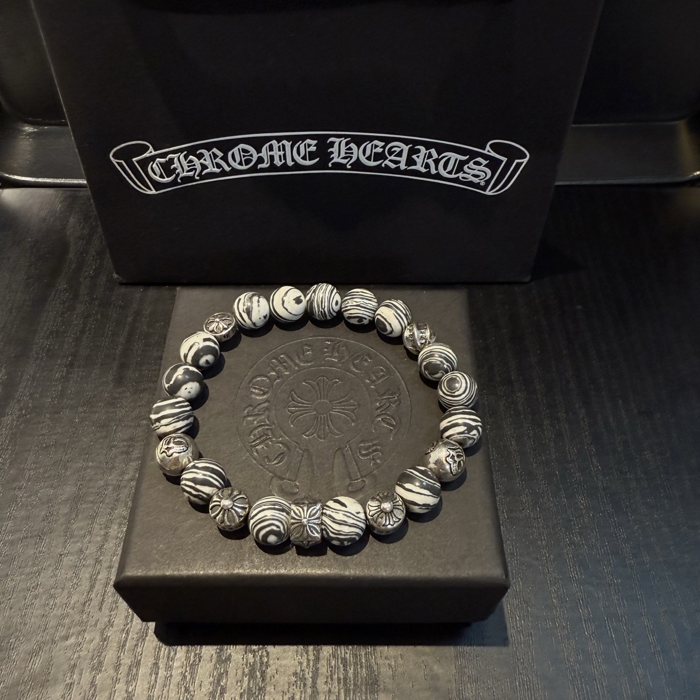  新款【专柜品质】Chrome Hearts克罗心 经典复古多元素手链手串，凹凸造型不同的花纹设计风格 