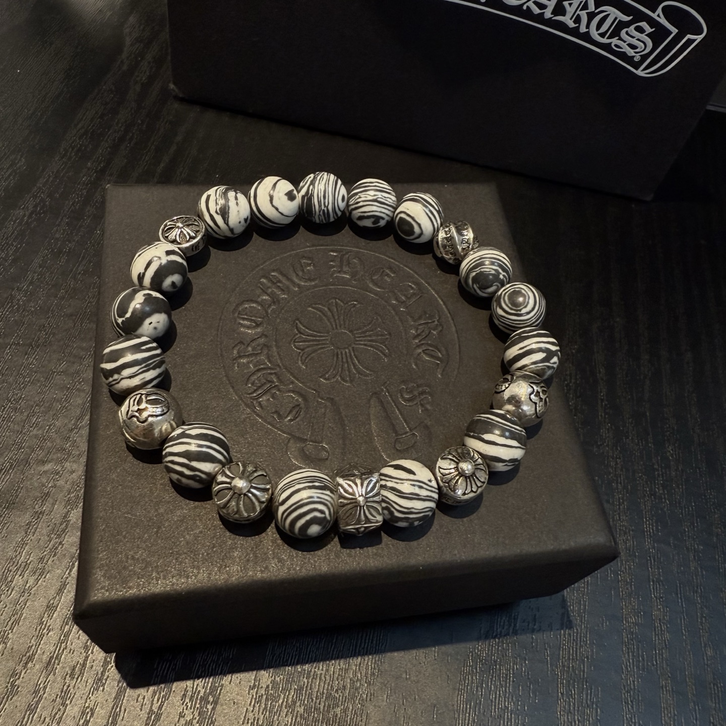  新款【专柜品质】Chrome Hearts克罗心 经典复古多元素手链手串，凹凸造型不同的花纹设计风格 