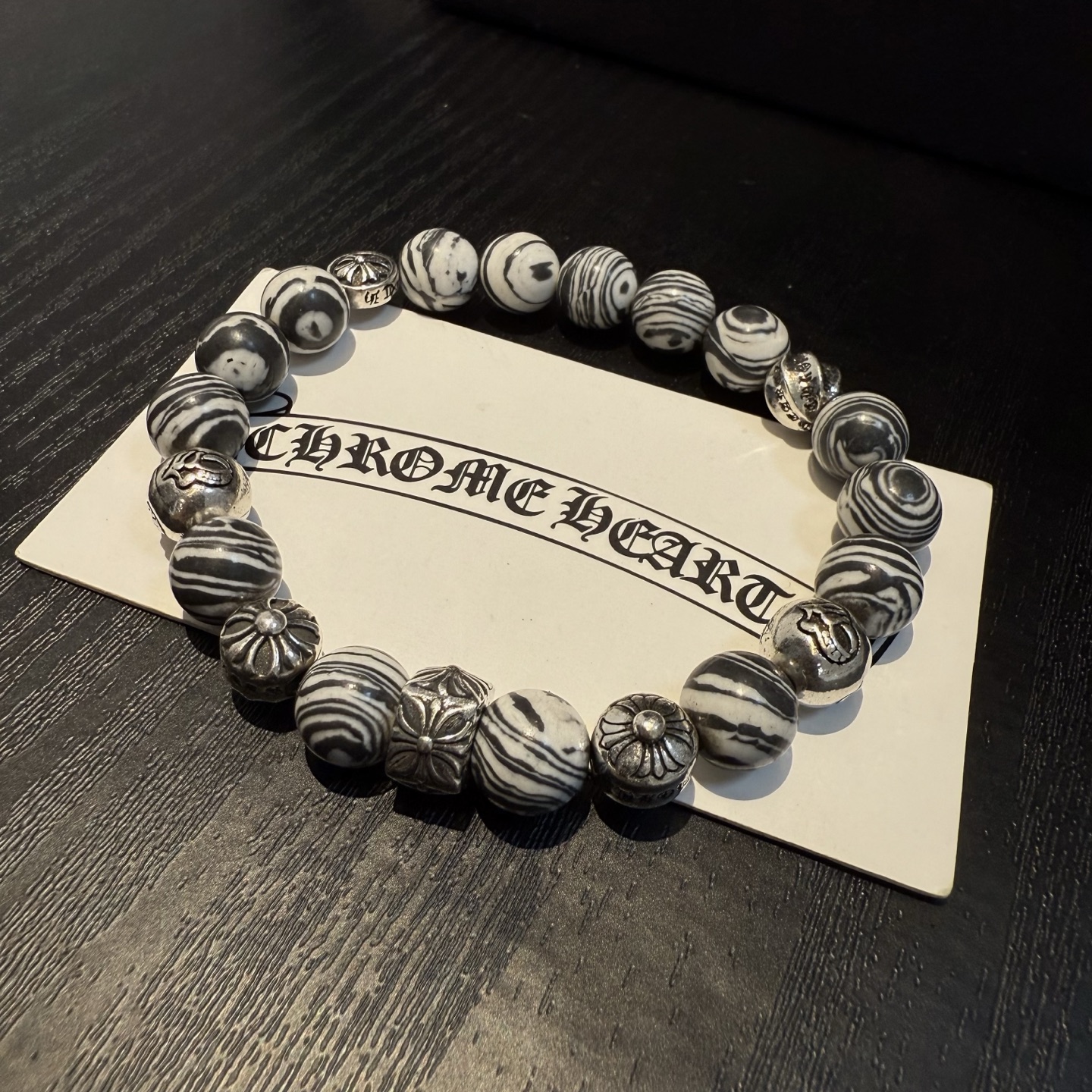  新款【专柜品质】Chrome Hearts克罗心 经典复古多元素手链手串，凹凸造型不同的花纹设计风格 