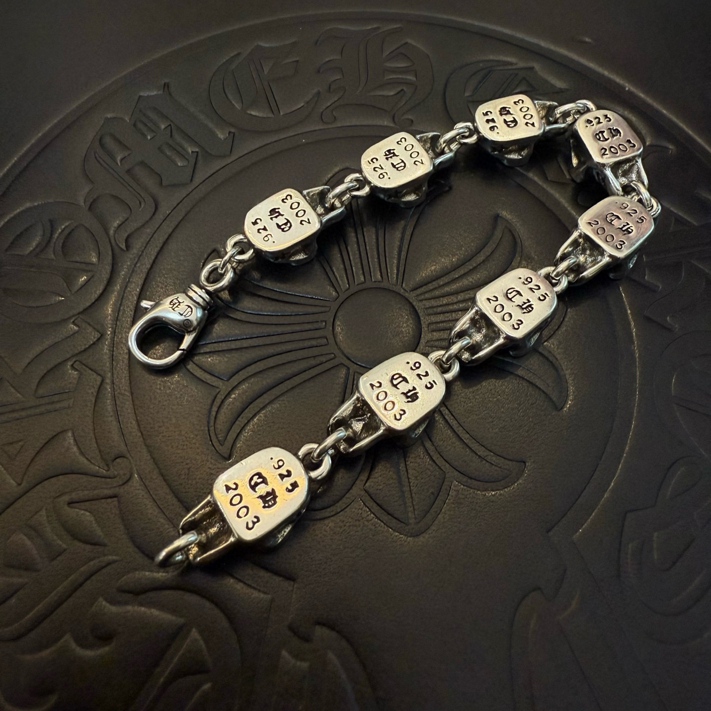  新款【专柜品质】Chrome Hearts克罗心复古骷髅头手链 凹凸造型不同的花纹设计风格 呈现出与众