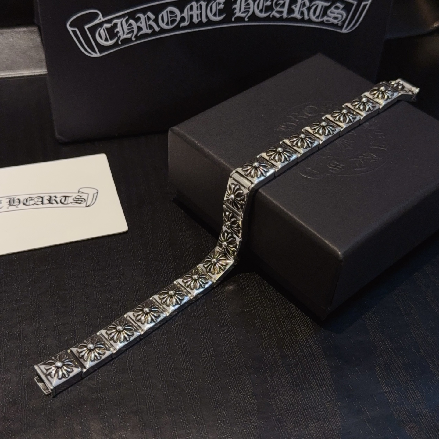  新款【专柜品质】Chrome Hearts克罗心复古方块十字花手链 凹凸造型不同的花纹设计风格 呈现出