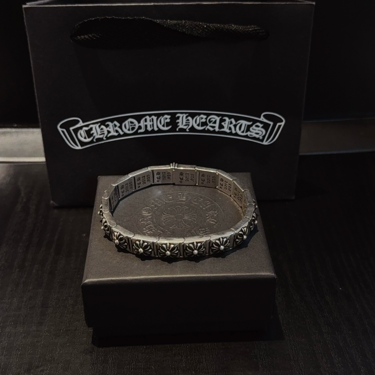  新款【专柜品质】Chrome Hearts克罗心复古方块十字花手链 凹凸造型不同的花纹设计风格 呈现出