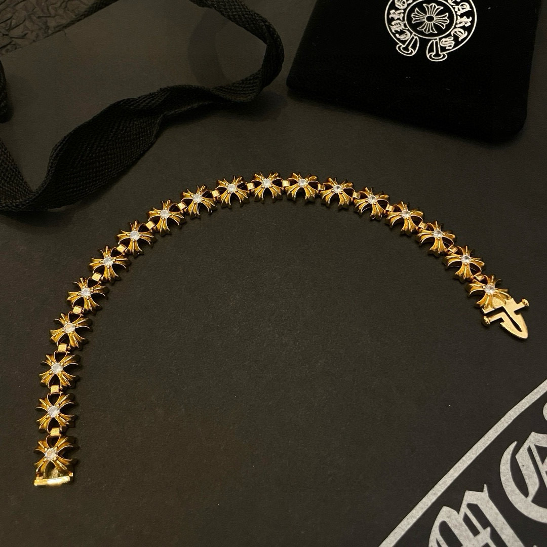 批  新款【专柜品质】Chrome Hearts克罗心 经典复古黄金色白钻十字花手链 凹凸造型不同的花纹