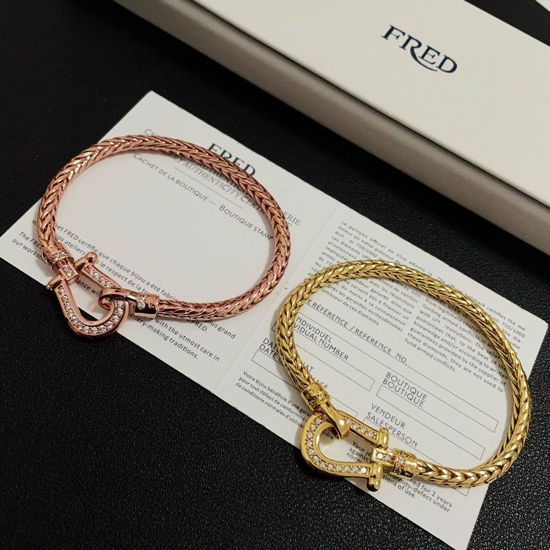   ❤火爆🎉 𝗙𝗥𝗘𝗗 费雷德满钻马蹄扣手镯，经典百搭，网红达人 时尚一族备必‬单品‼️时尚精致，1：1