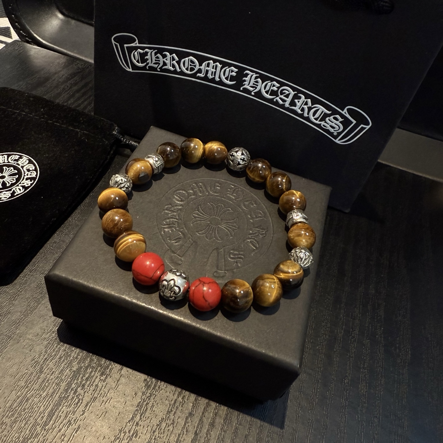  新款【专柜品质】Chrome Hearts克罗心 经典复古多元素手链手串，凹凸造型不同的花纹设计风格 