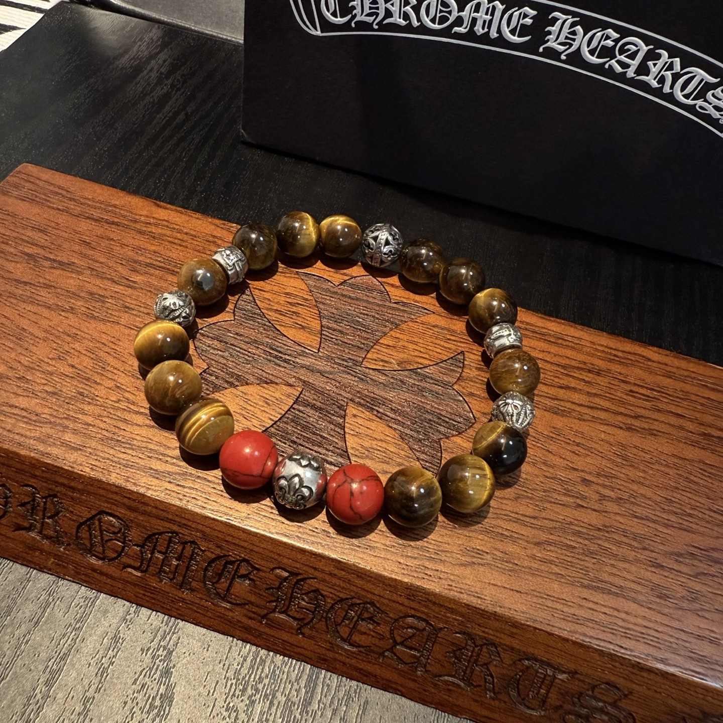  新款【专柜品质】Chrome Hearts克罗心 经典复古多元素手链手串，凹凸造型不同的花纹设计风格 
