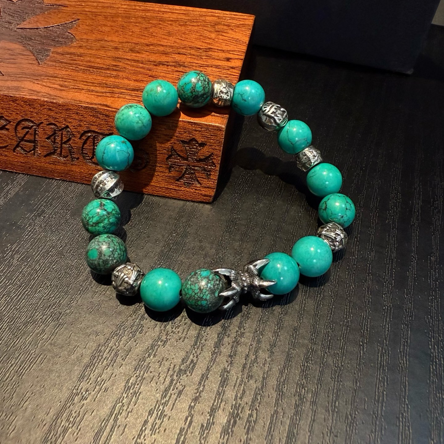  新款【专柜品质】Chrome Hearts克罗心 经典复古多元素绿松石手链手串，凹凸造型不同的花纹设计