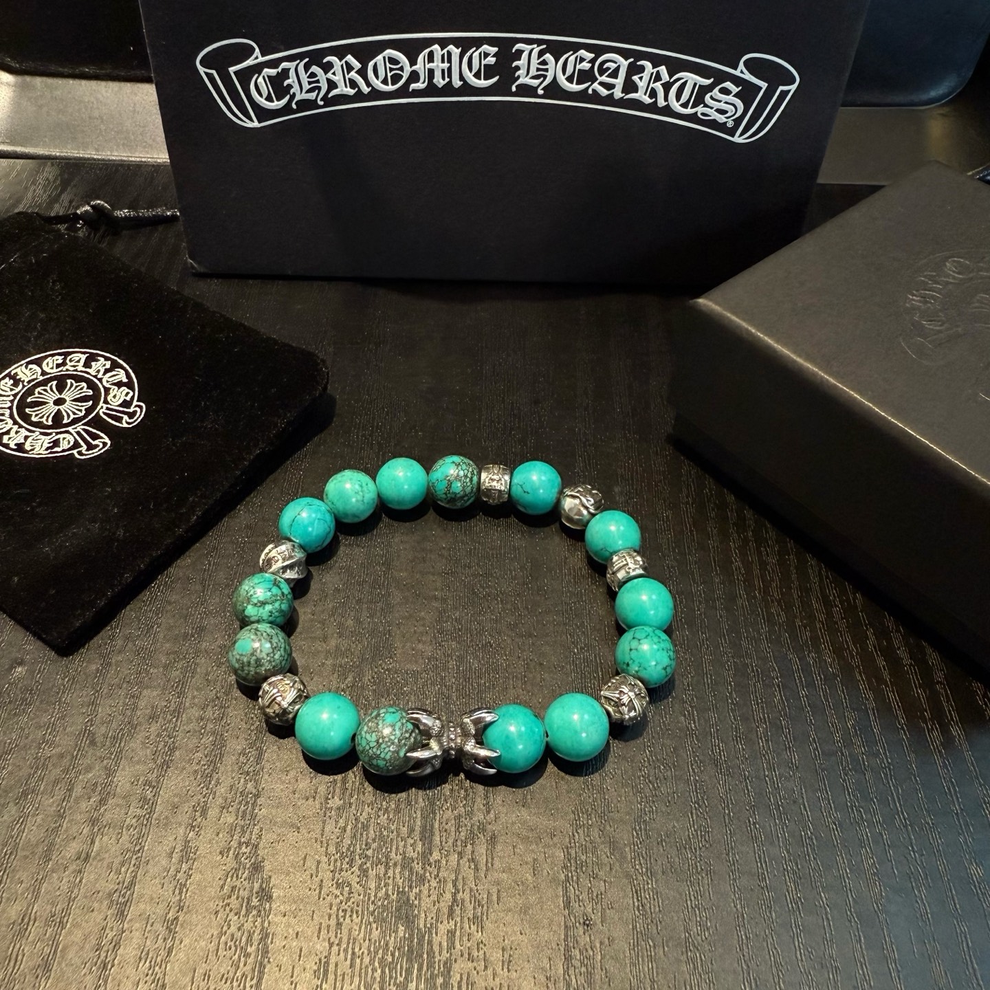  新款【专柜品质】Chrome Hearts克罗心 经典复古多元素绿松石手链手串，凹凸造型不同的花纹设计