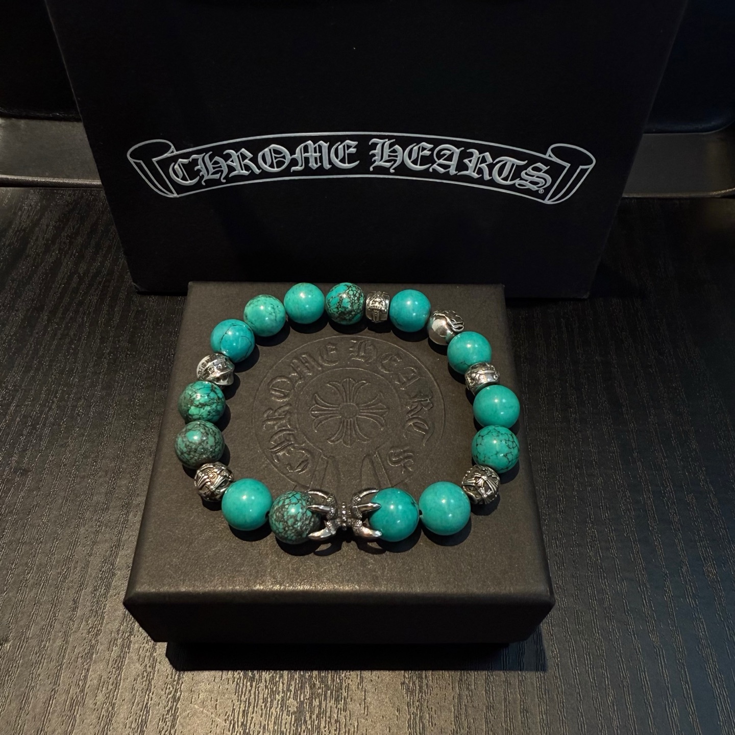  新款【专柜品质】Chrome Hearts克罗心 经典复古多元素绿松石手链手串，凹凸造型不同的花纹设计