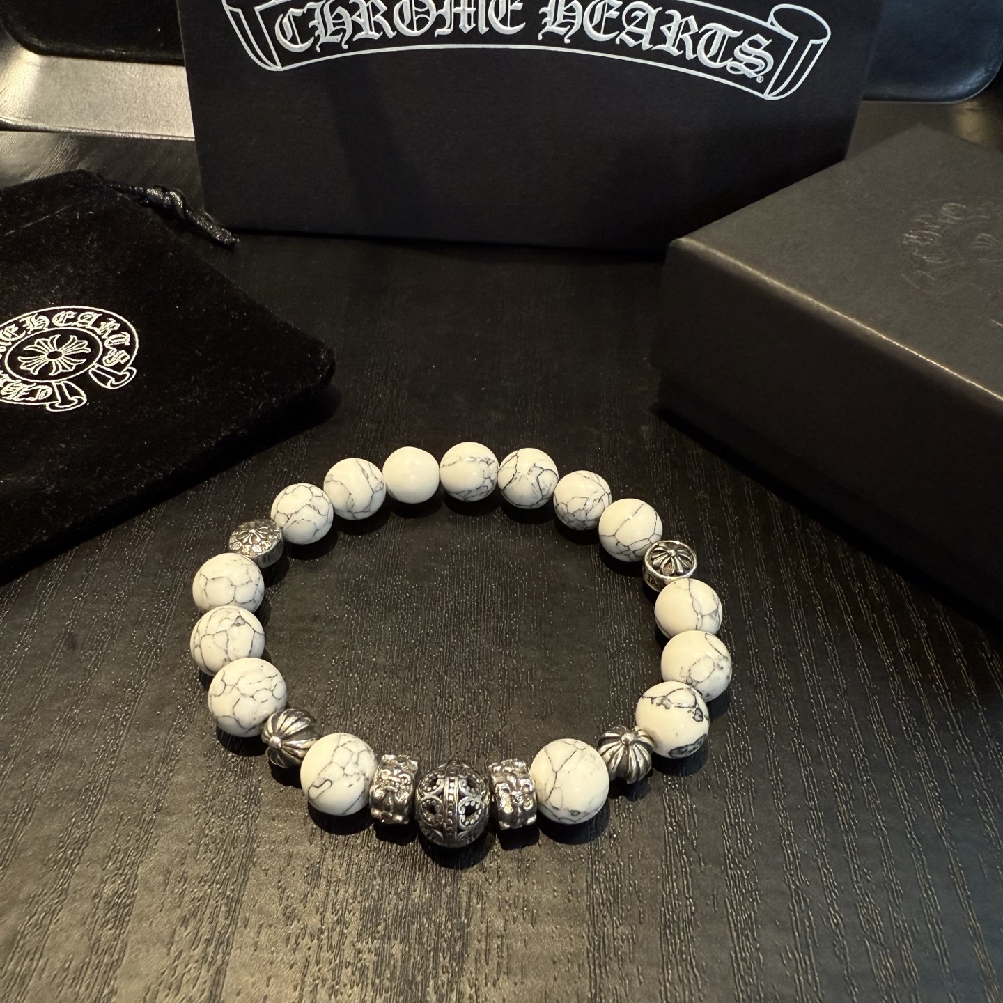  新款【专柜品质】Chrome Hearts克罗心 经典复古多元素手链手串，凹凸造型不同的花纹设计风格 