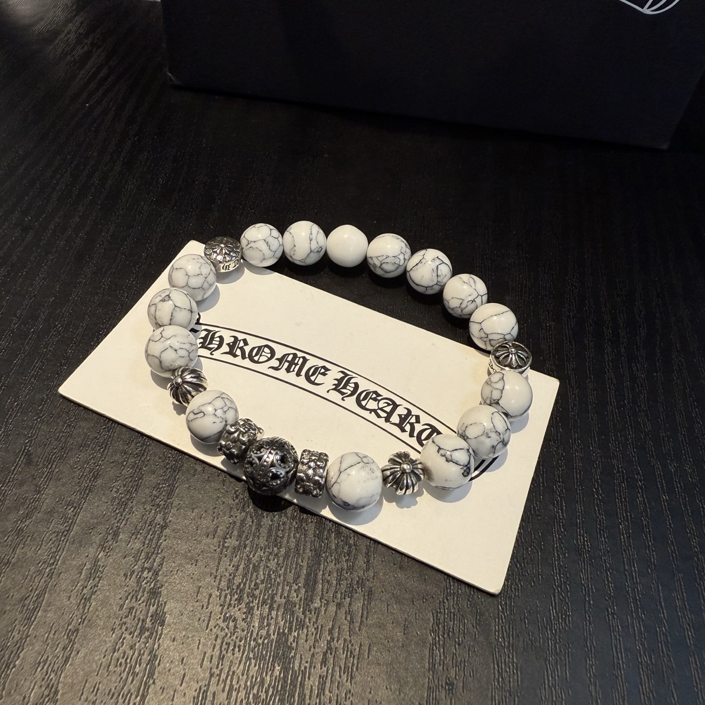  新款【专柜品质】Chrome Hearts克罗心 经典复古多元素手链手串，凹凸造型不同的花纹设计风格 