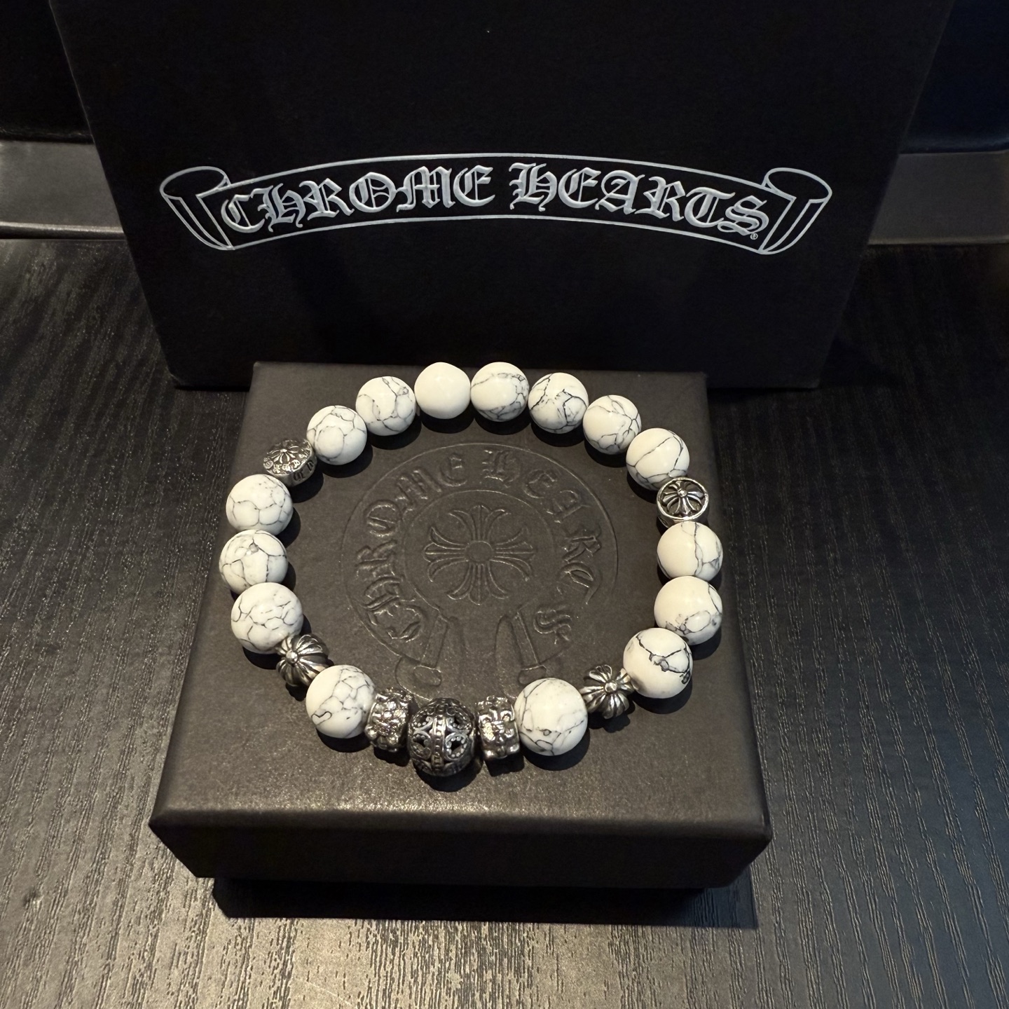 新款【专柜品质】Chrome Hearts克罗心 经典复古多元素手链手串，凹凸造型不同的花纹设计风格 
