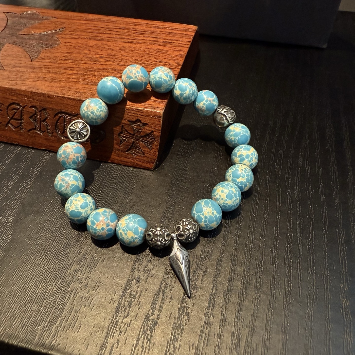  新款【专柜品质】Chrome Hearts克罗心 经典复古多元素手链手串，凹凸造型不同的花纹设计风格 