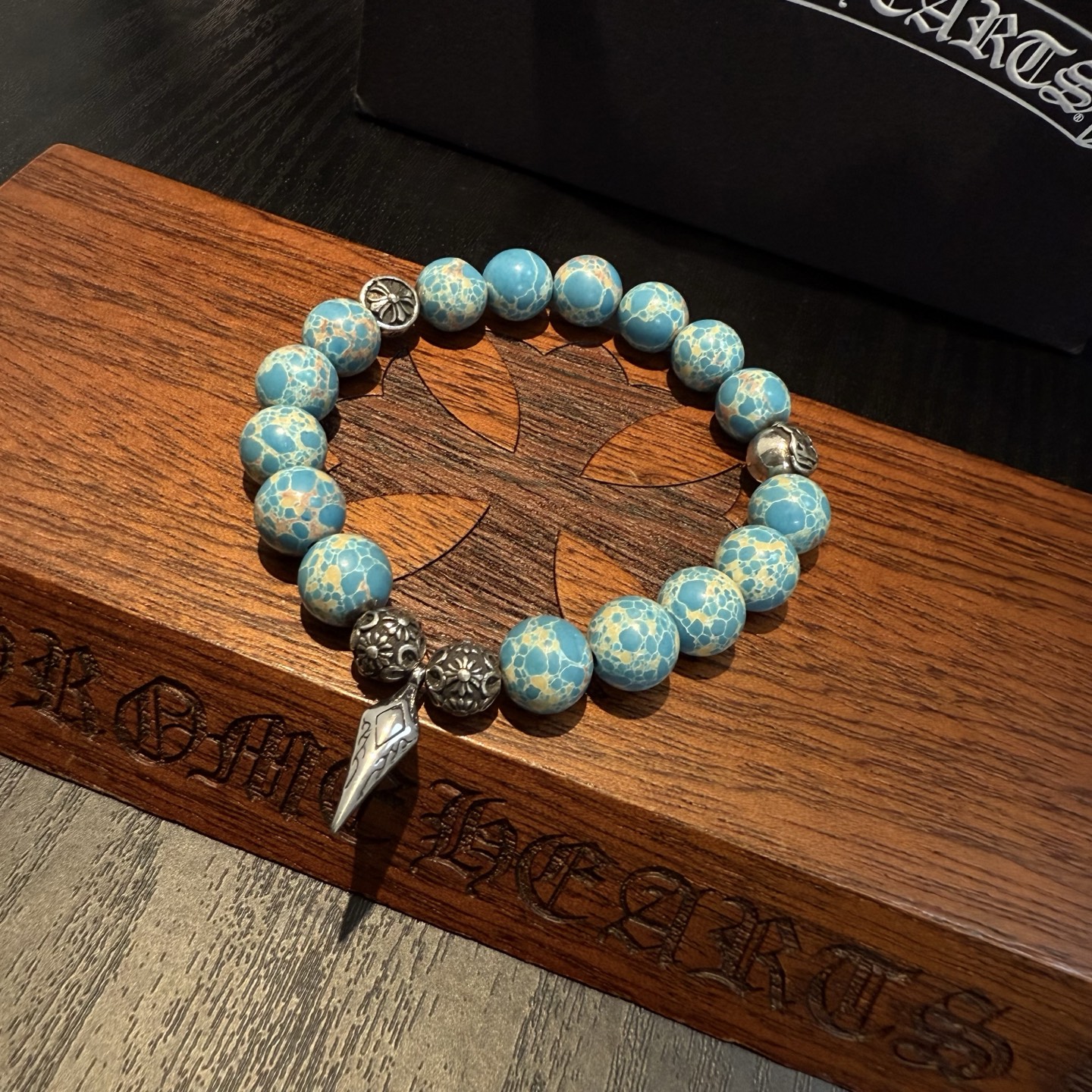  新款【专柜品质】Chrome Hearts克罗心 经典复古多元素手链手串，凹凸造型不同的花纹设计风格 