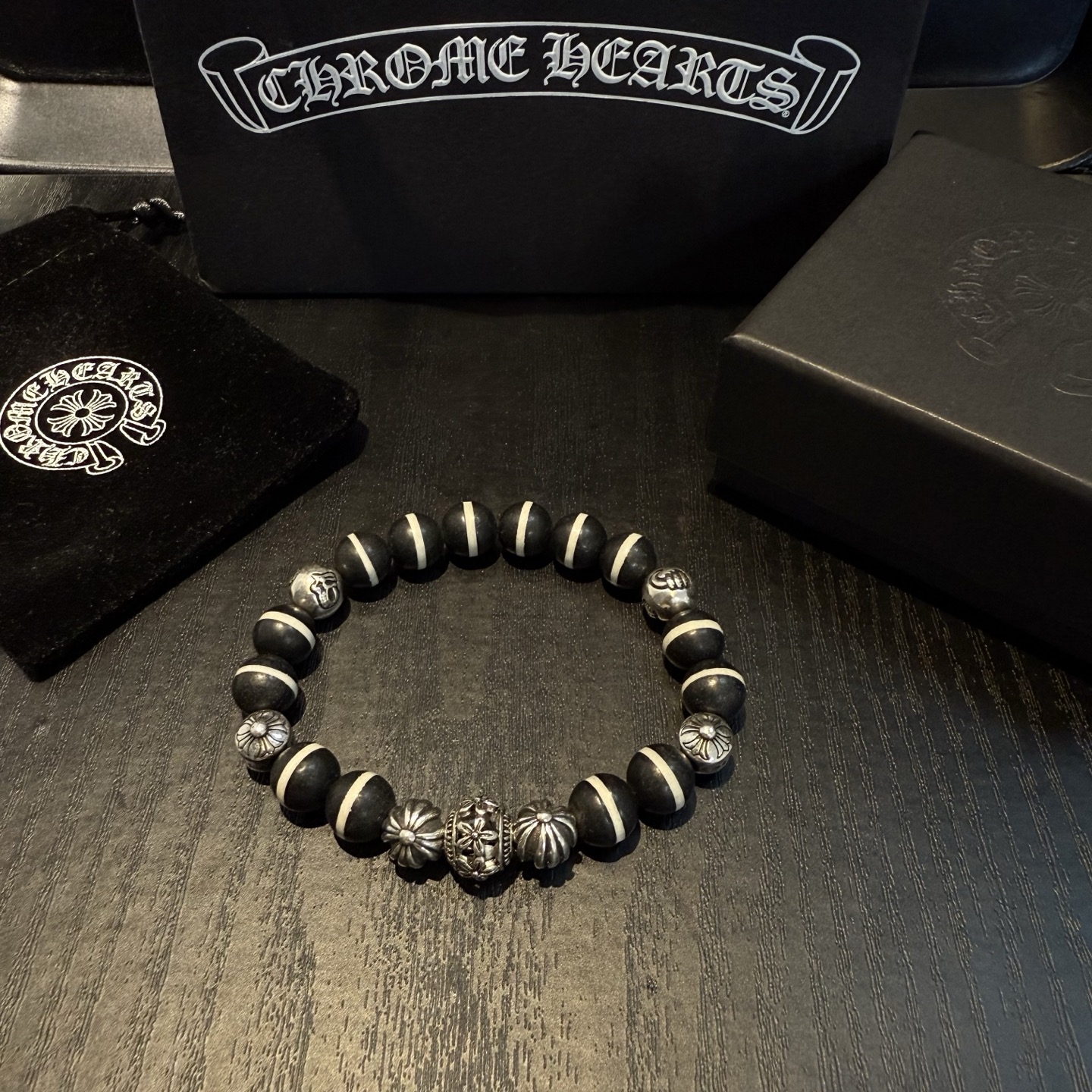  新款【专柜品质】Chrome Hearts克罗心 经典复古多元素手链手串，凹凸造型不同的花纹设计风格 