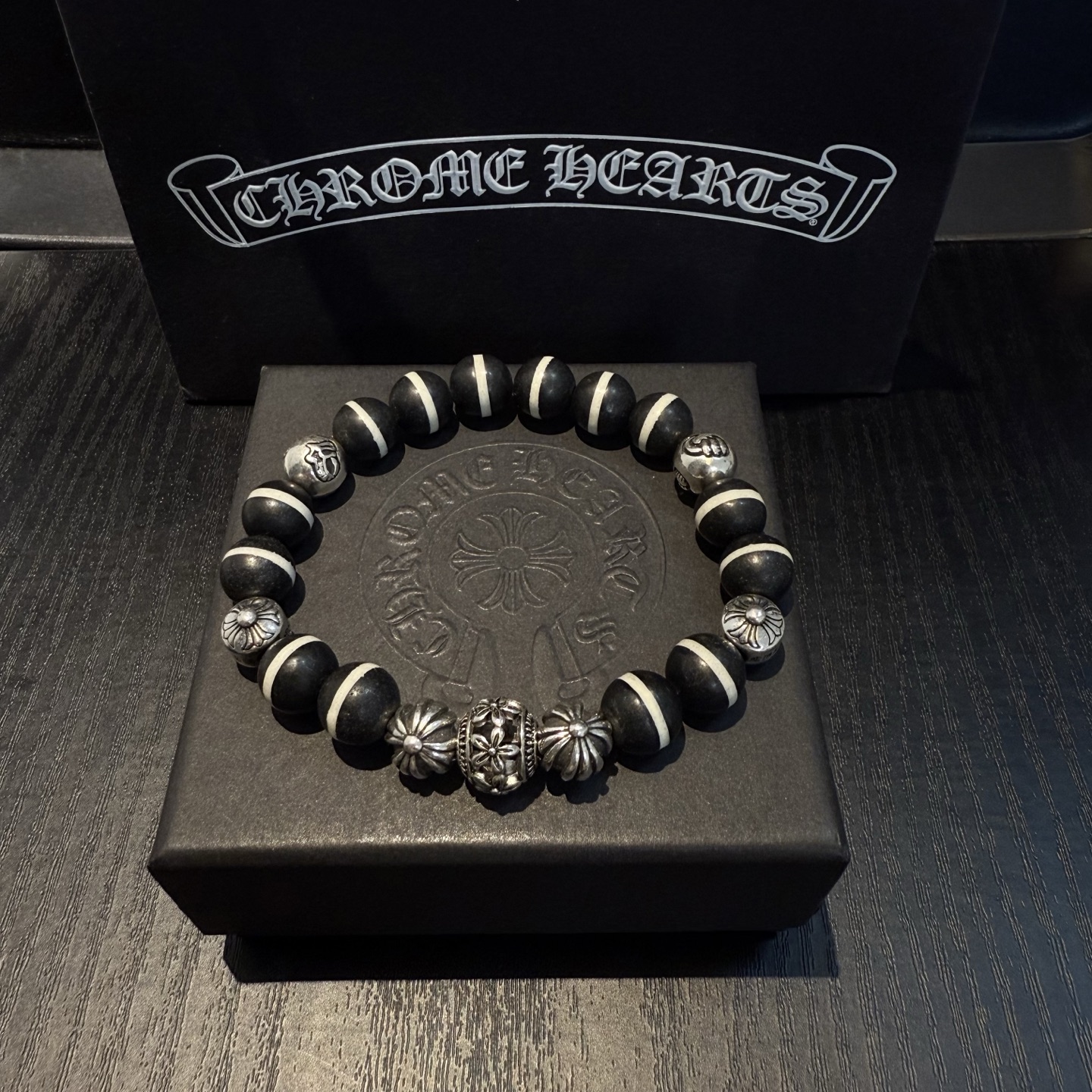  新款【专柜品质】Chrome Hearts克罗心 经典复古多元素手链手串，凹凸造型不同的花纹设计风格 