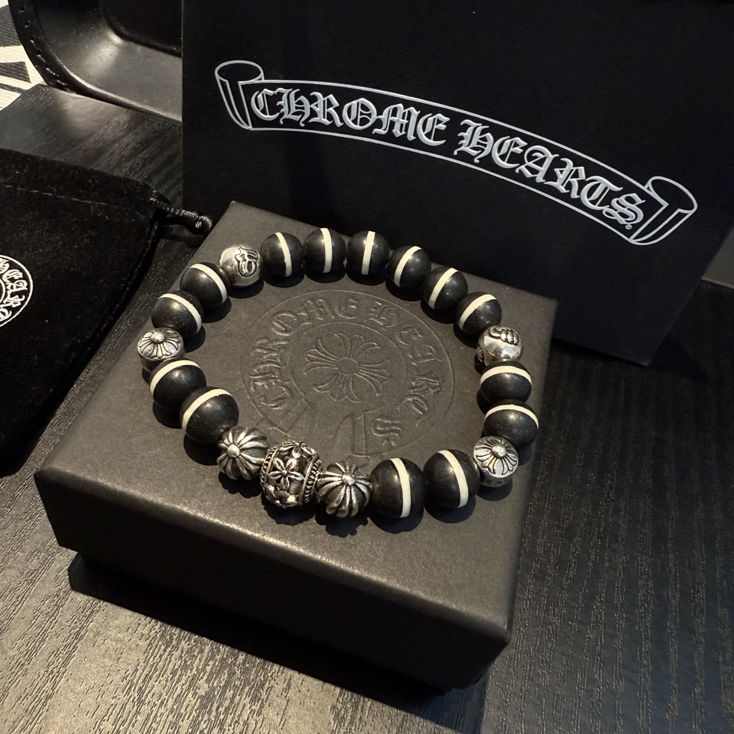  新款【专柜品质】Chrome Hearts克罗心 经典复古多元素手链手串，凹凸造型不同的花纹设计风格 