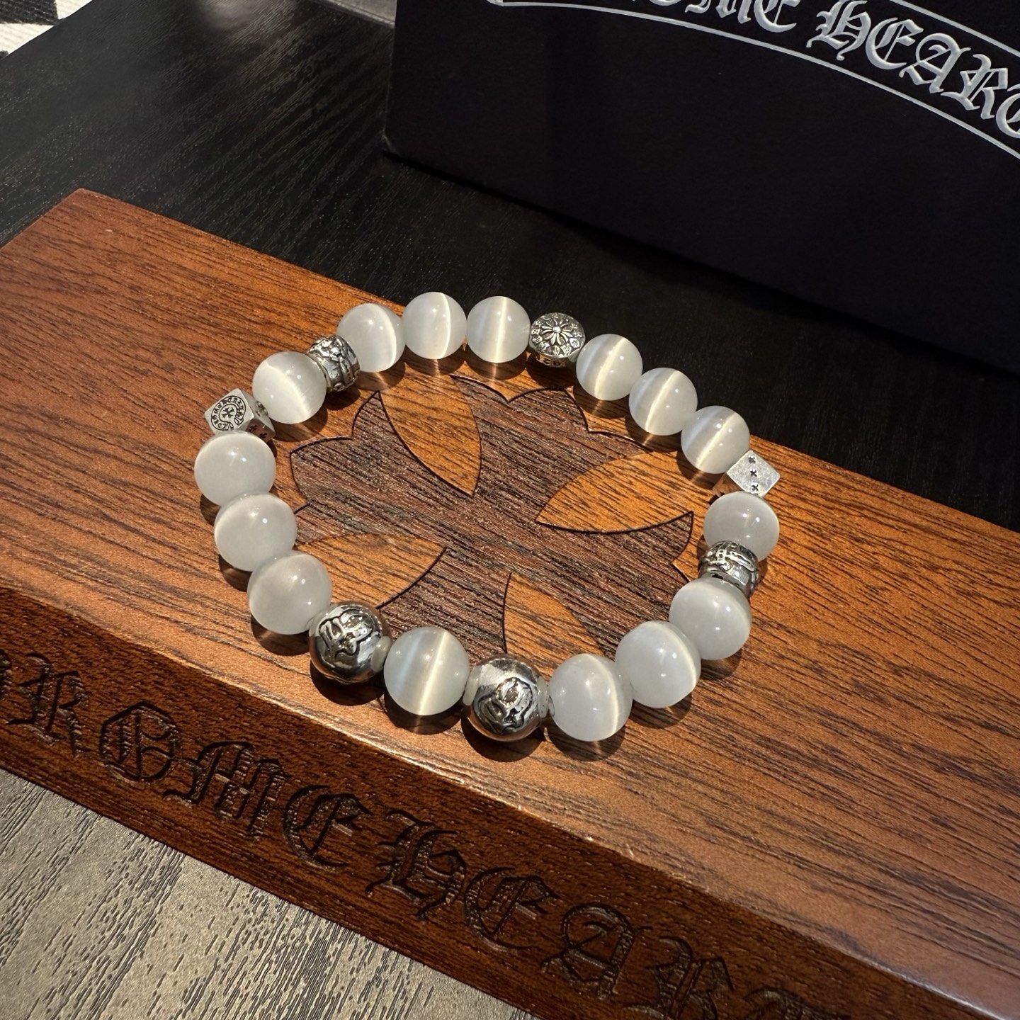  新款【专柜品质】Chrome Hearts克罗心 经典复古多元素手链手串，凹凸造型不同的花纹设计风格 