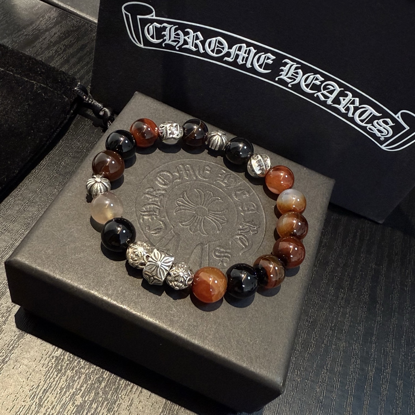  新款【专柜品质】Chrome Hearts克罗心 经典复古多元素手链手串，凹凸造型不同的花纹设计风格 