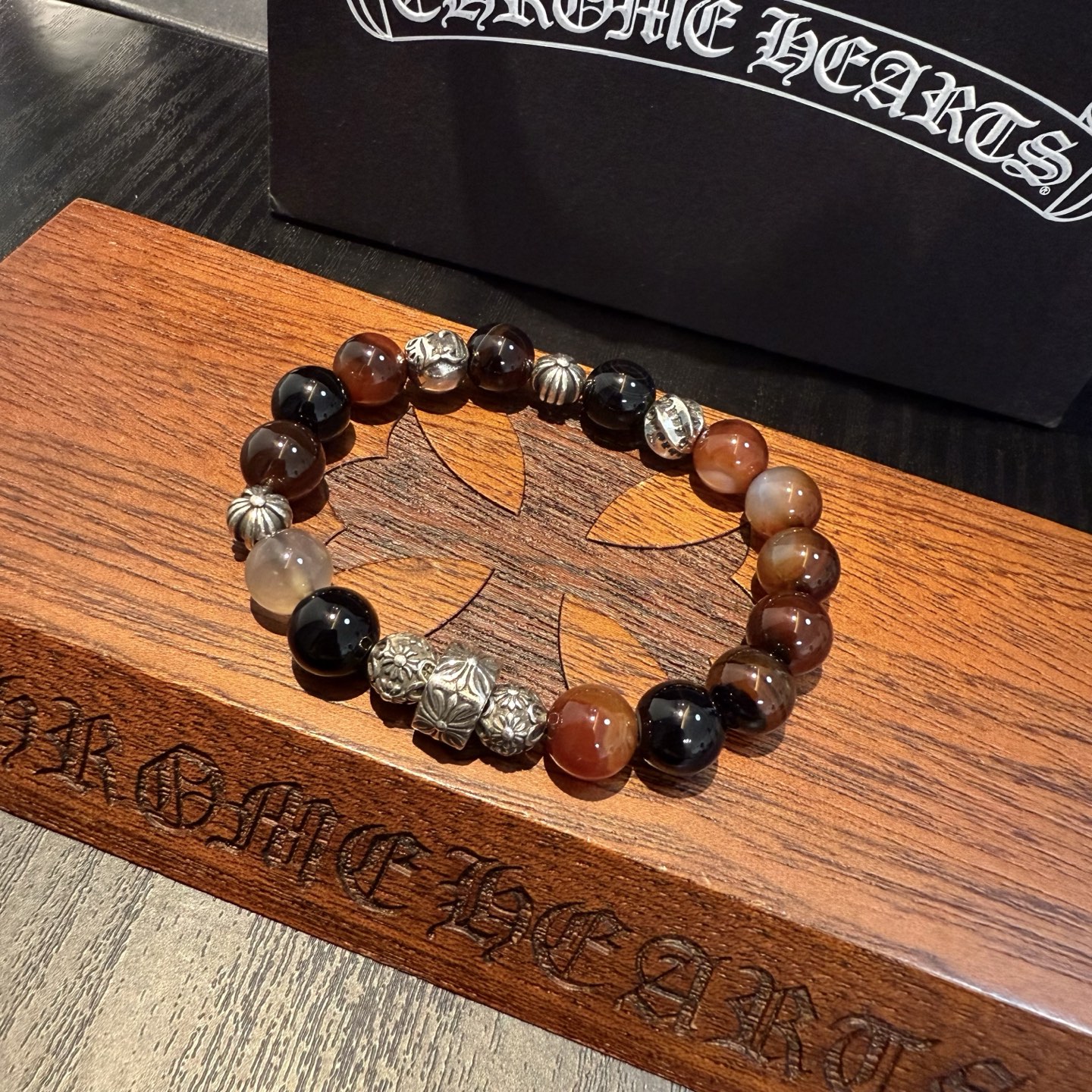  新款【专柜品质】Chrome Hearts克罗心 经典复古多元素手链手串，凹凸造型不同的花纹设计风格 