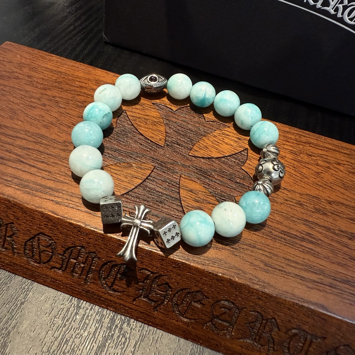  新款【专柜品质】Chrome Hearts克罗心 经典复古多元素手链手串，凹凸造型不同的花纹设计风格 