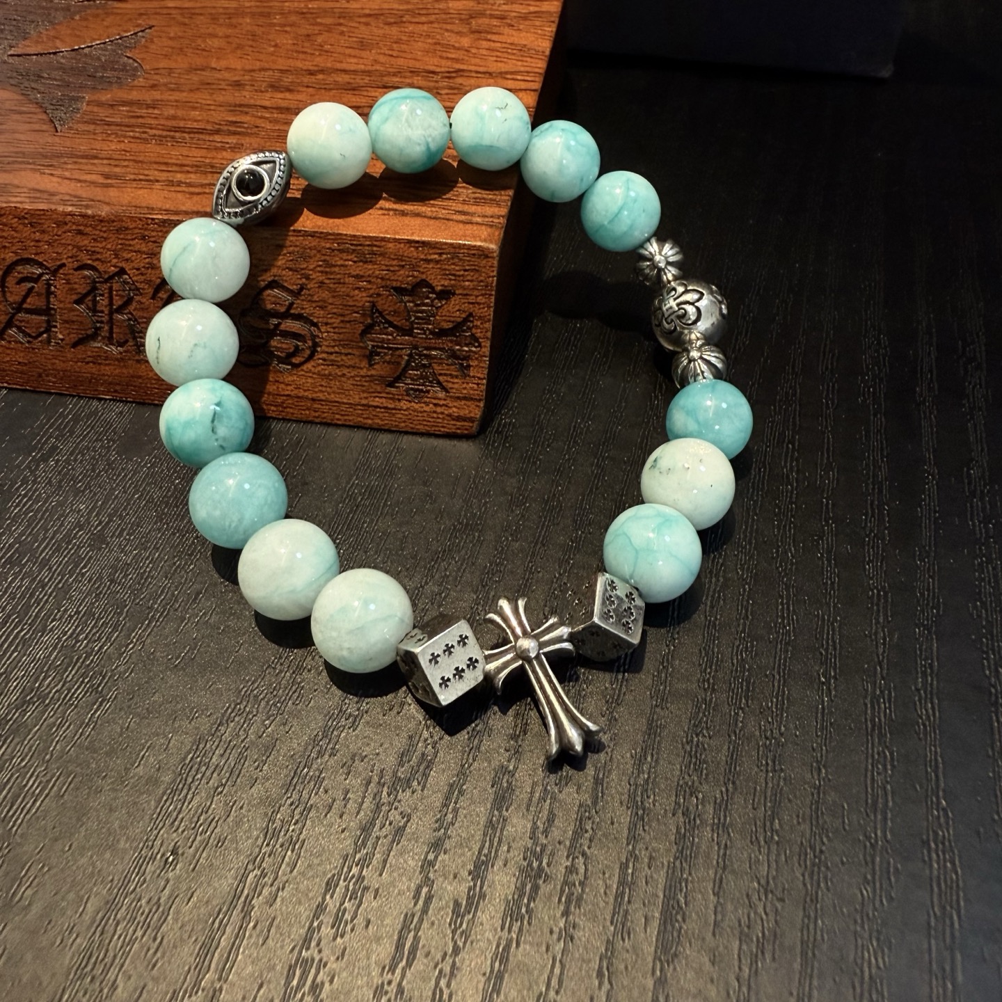  新款【专柜品质】Chrome Hearts克罗心 经典复古多元素手链手串，凹凸造型不同的花纹设计风格 