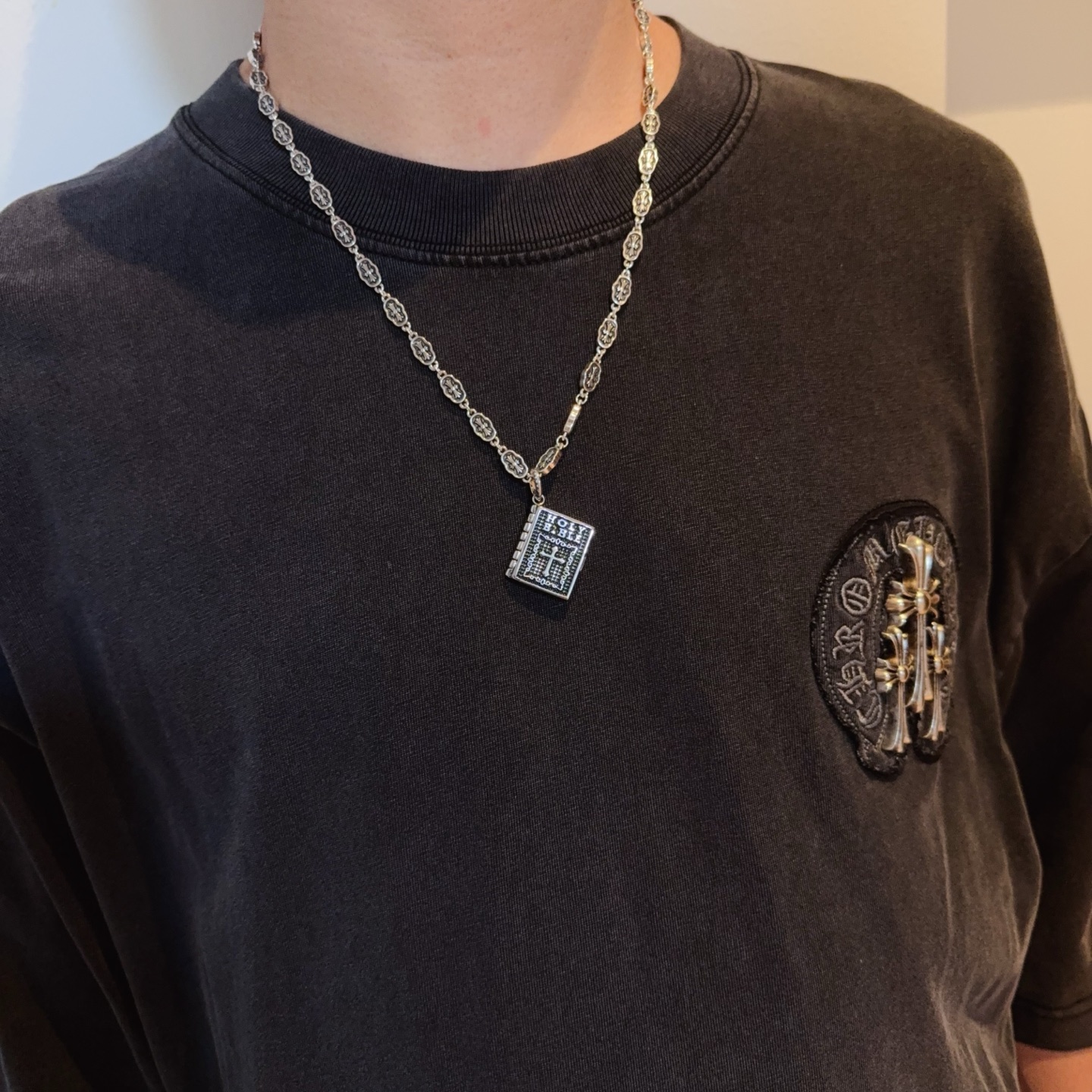  新款【专柜品质】Chrome Hearts克罗心经典复古十字架项链，方牌十字架吊坠 凹凸造型不同的花纹