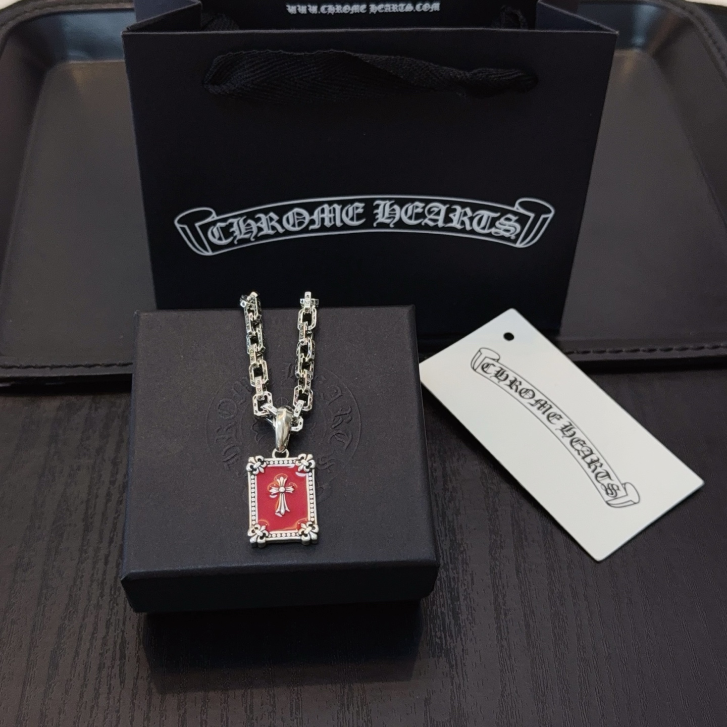   新款【专柜品质】Chrome Hearts克罗心经典复古项链，红色方牌十字架吊坠 凹凸造型不同的花纹