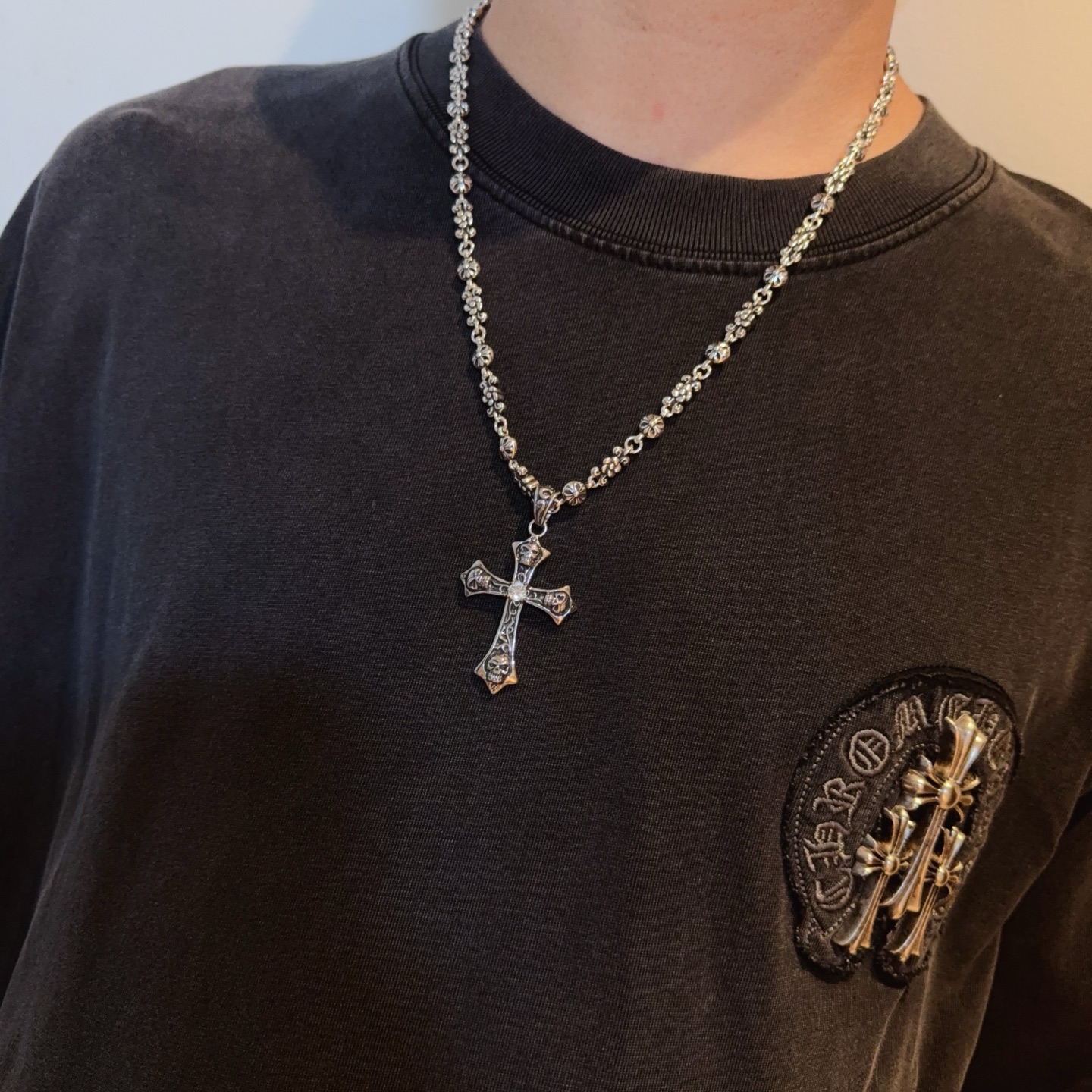  新款【专柜品质】Chrome Hearts克罗心经典复古十字花球项链，十字架吊坠 凹凸造型不同的花纹设