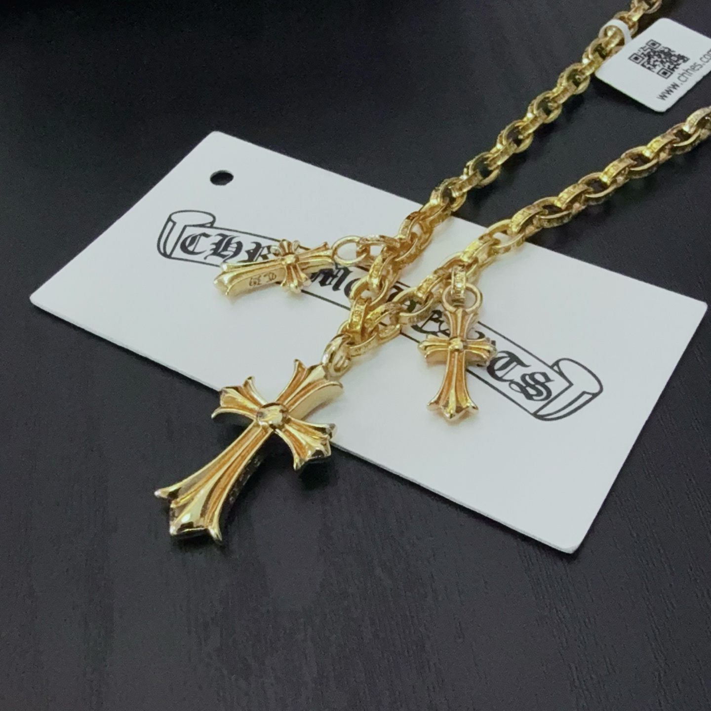  新款【专柜品质】Chrome Hearts克罗心黄金色十字架项链，凹凸造型不同的花纹设计风格 呈现出与