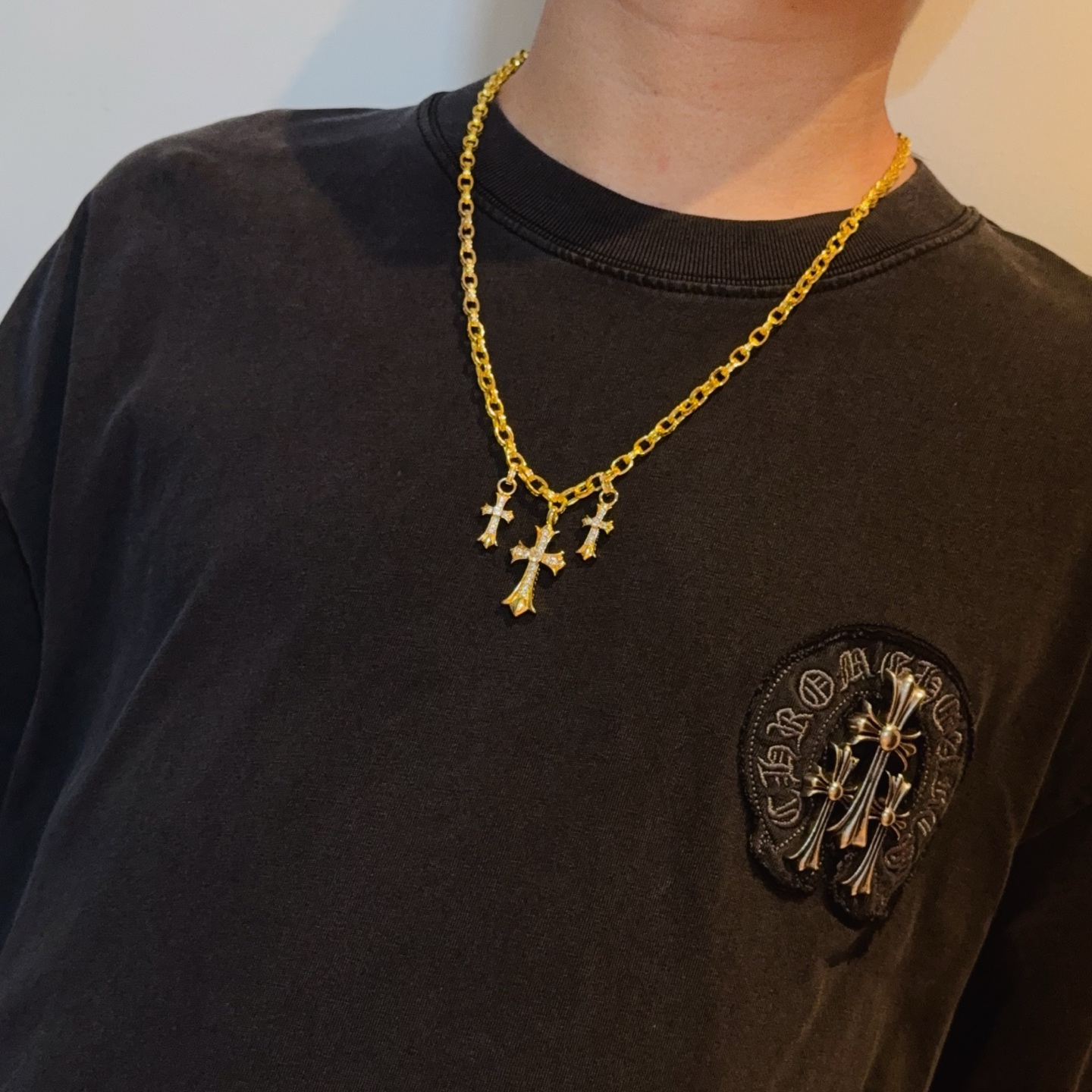 新款【专柜品质】Chrome Hearts克罗心黄金色十字架项链，凹凸造型不同的花纹设计风格 呈现出与