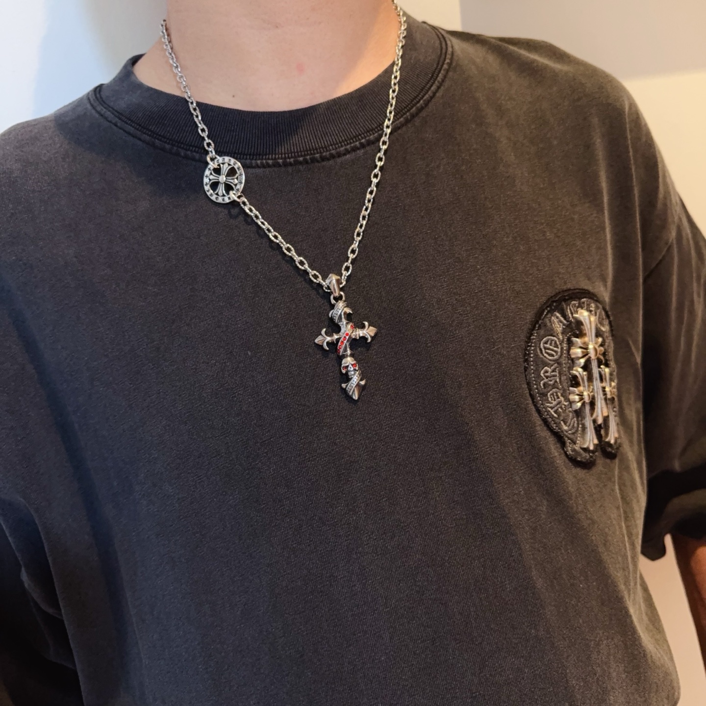  新款【专柜品质】Chrome Hearts克罗心经典复古项链，十字架吊坠 凹凸造型不同的花纹设计风格 