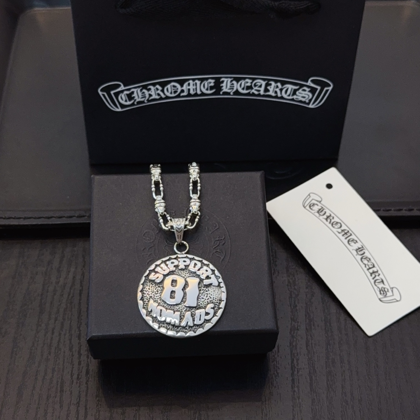  新款【专柜品质】Chrome Hearts克罗心经典复古项链，圆牌吊坠 凹凸造型不同的花纹设计风格 呈