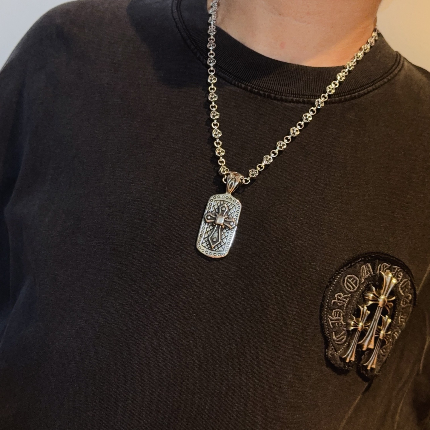  新款【专柜品质】Chrome Hearts克罗心经典复古花球项链，方牌十字架吊坠 凹凸造型不同的花纹设