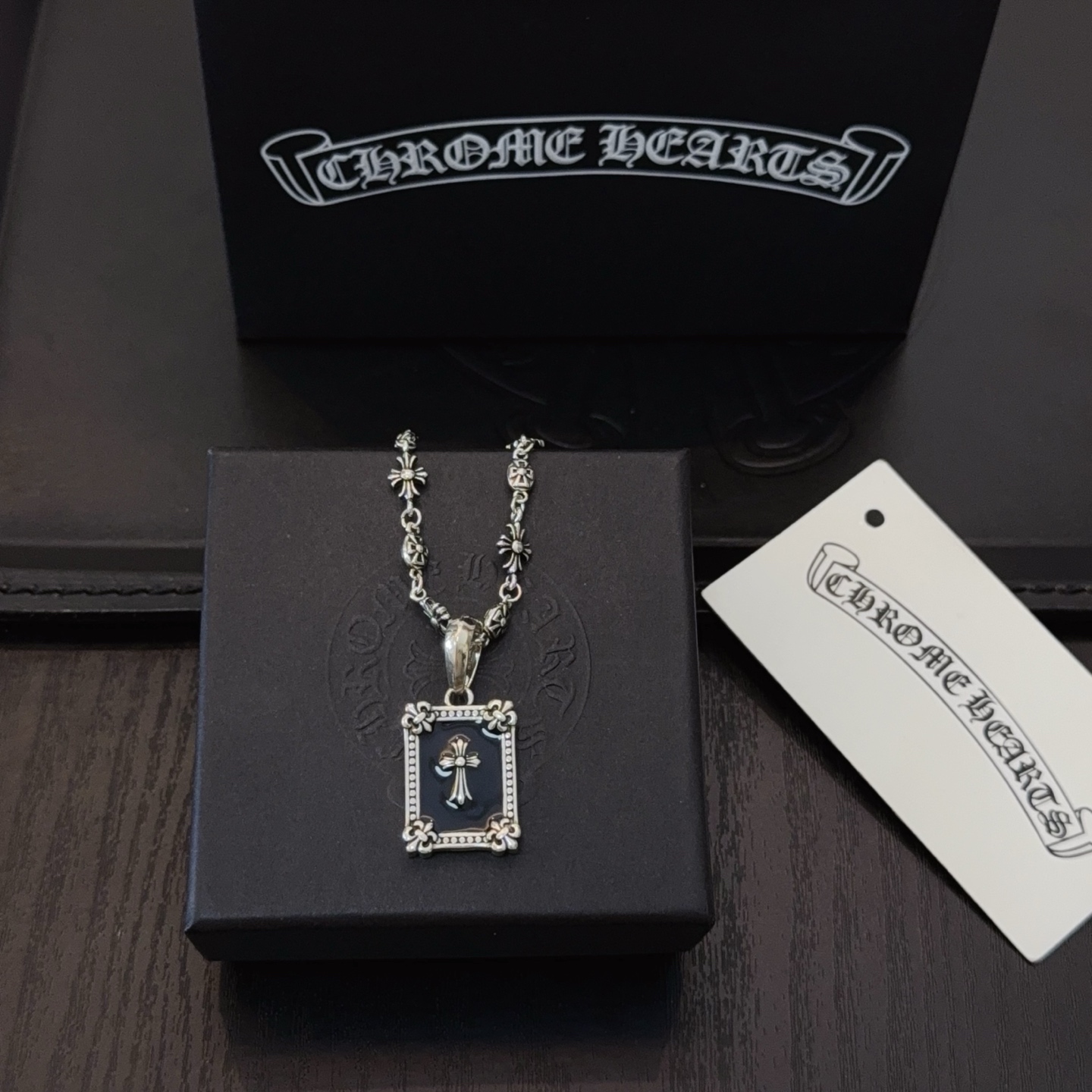   新款【专柜品质】Chrome Hearts克罗心经典复古十字架项链，方牌十字架吊坠 凹凸造型不同的花