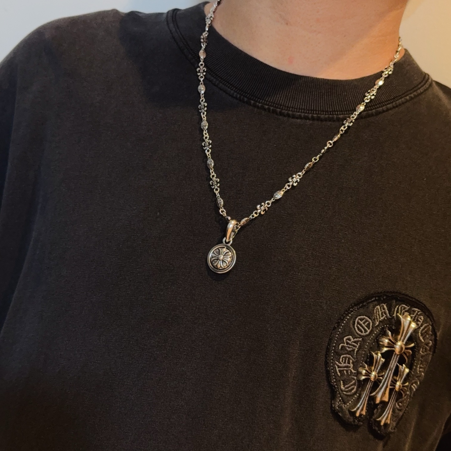   新款【专柜品质】Chrome Hearts克罗心经典复古十字花项链，马蹄印十字花吊坠 凹凸造型不同的