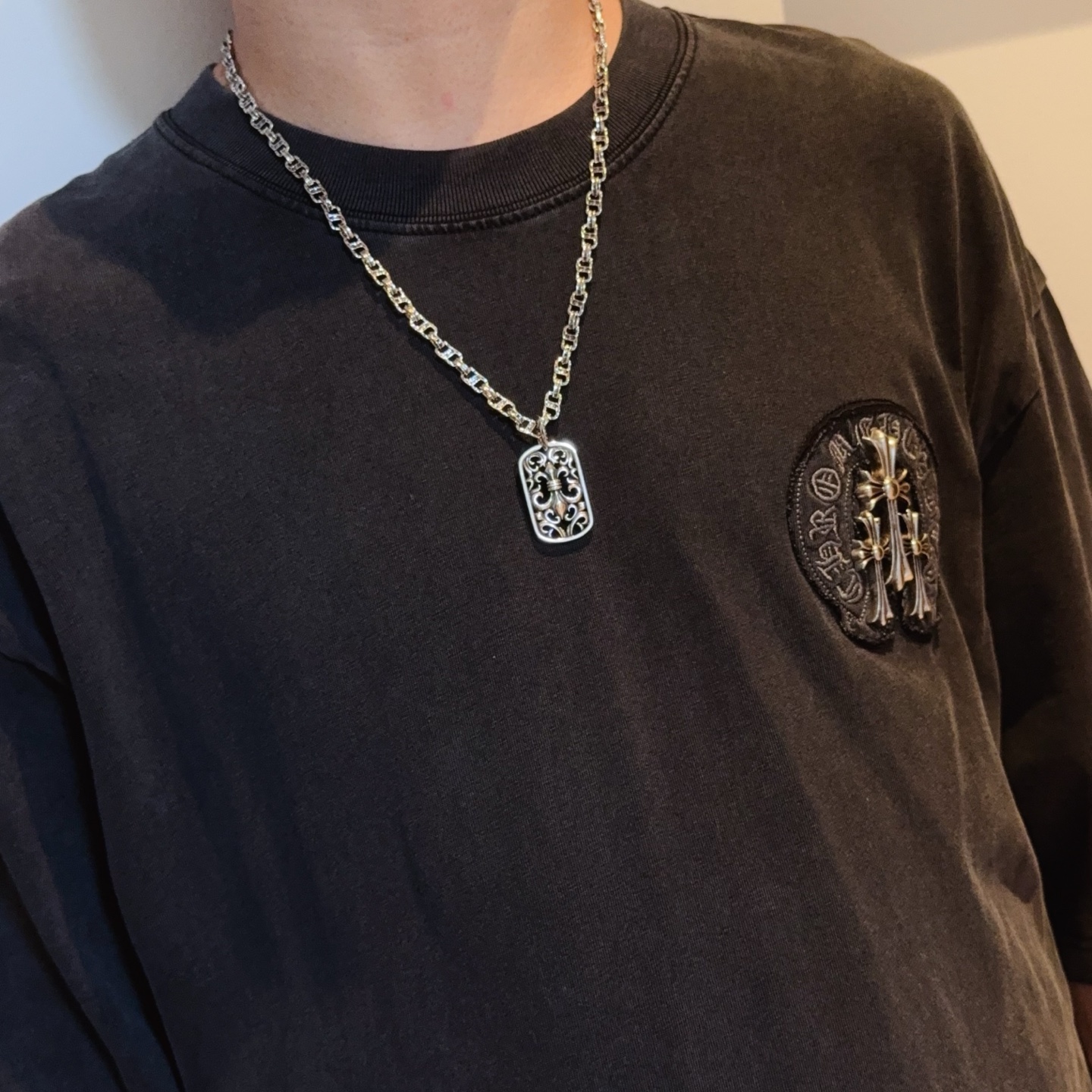  新款【专柜品质】Chrome Hearts克罗心经典复古字母项链，方牌童军花吊坠 凹凸造型不同的花纹