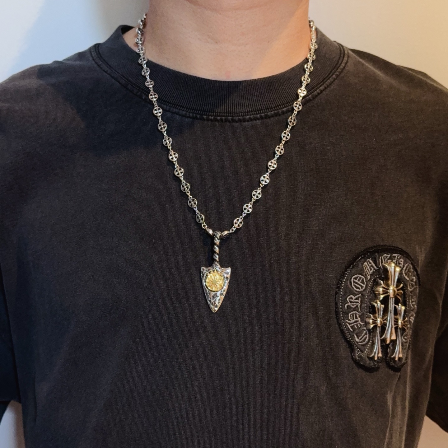  新款【专柜品质】Chrome Hearts克罗心经典复古十字花球项链，矛头吊坠 凹凸造型不同的花纹设计