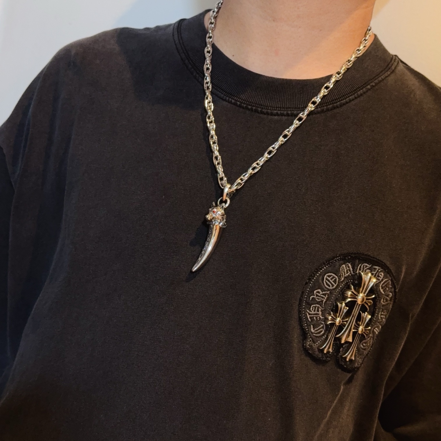  新款【专柜品质】Chrome Hearts克罗心经典复古字母项链，狼头吊坠 凹凸造型不同的花纹设计风格