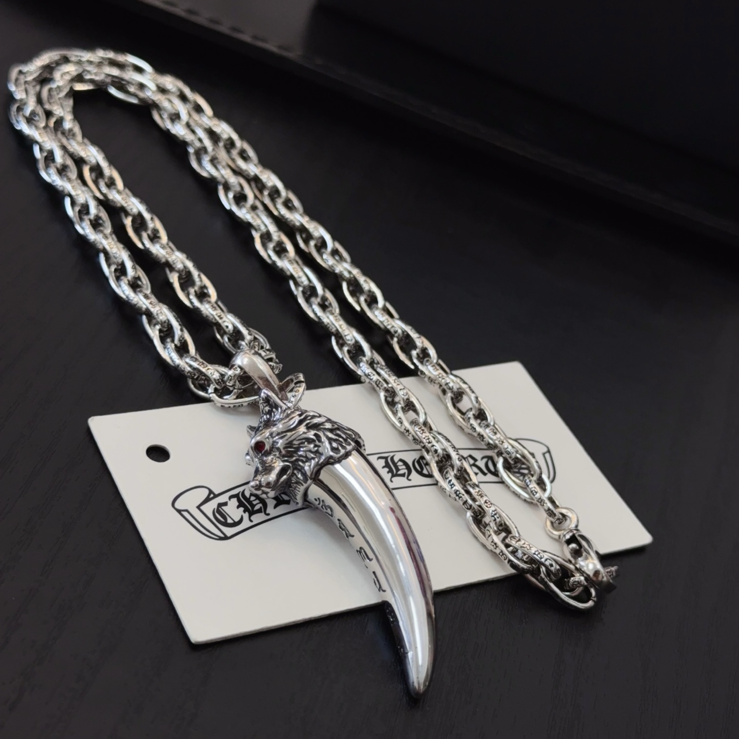  新款【专柜品质】Chrome Hearts克罗心经典复古字母项链，狼头吊坠 凹凸造型不同的花纹设计风格