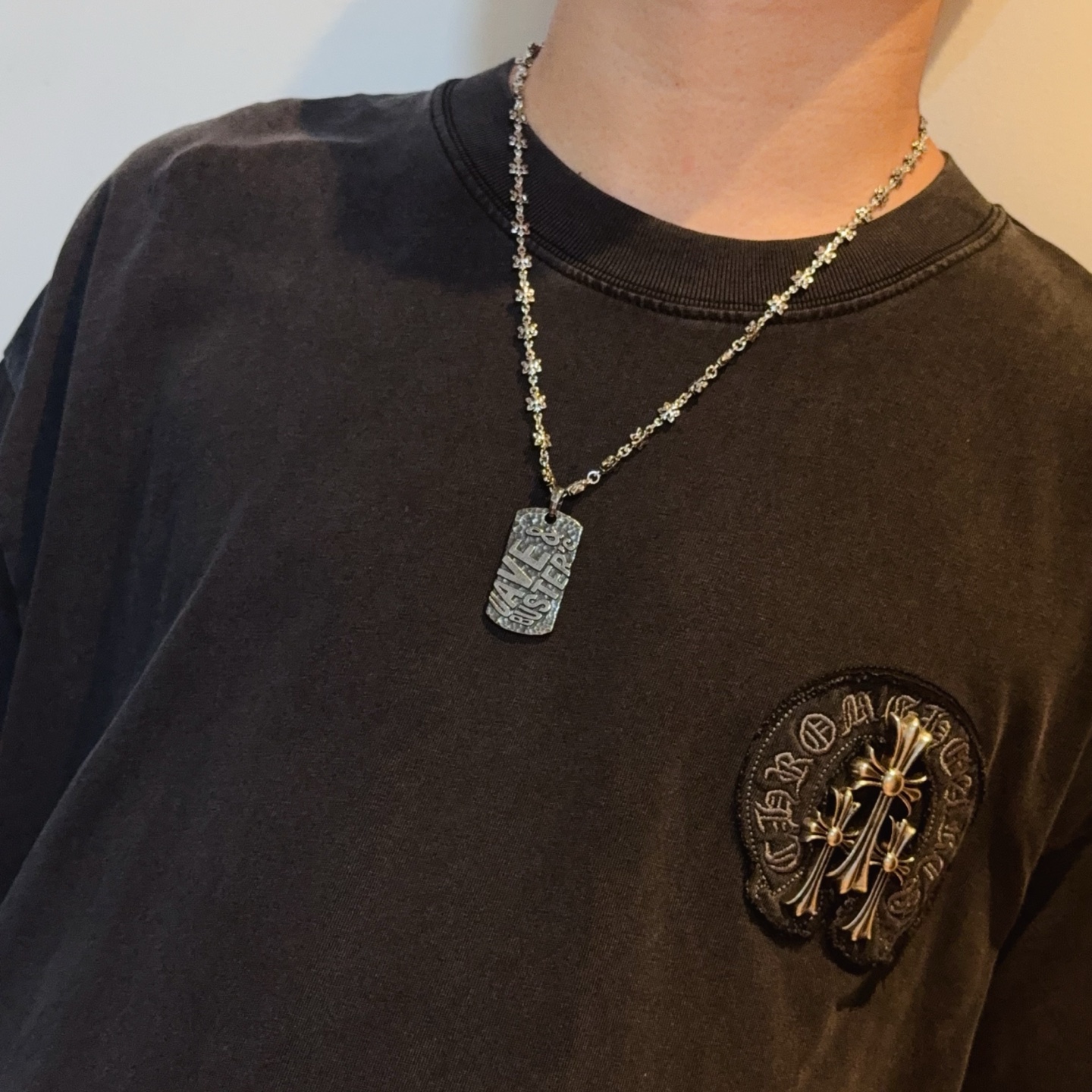   新款【专柜品质】Chrome Hearts克罗心经典复古十字花项链，做旧方牌吊坠 凹凸造型不同的花纹
