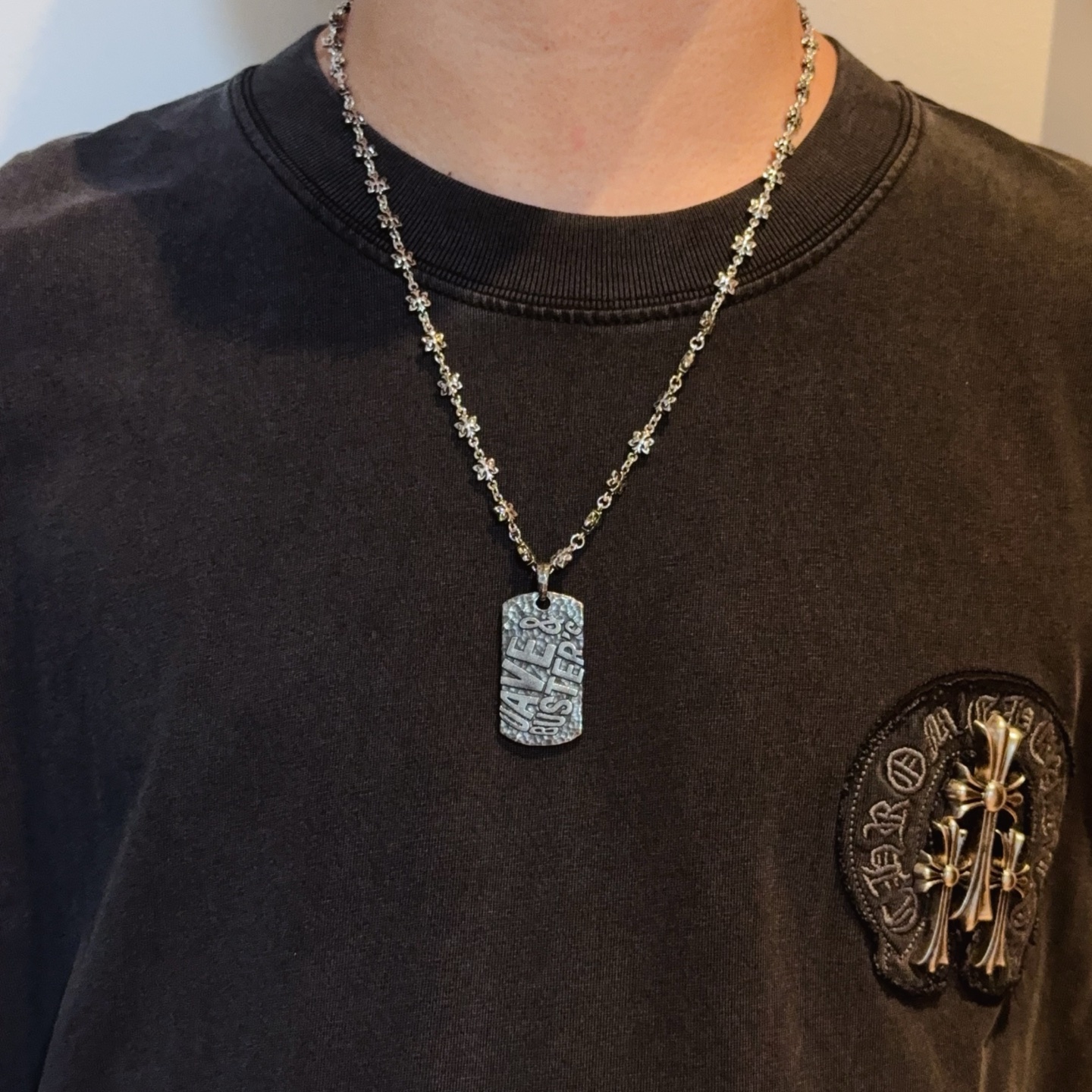   新款【专柜品质】Chrome Hearts克罗心经典复古十字花项链，做旧方牌吊坠 凹凸造型不同的花纹
