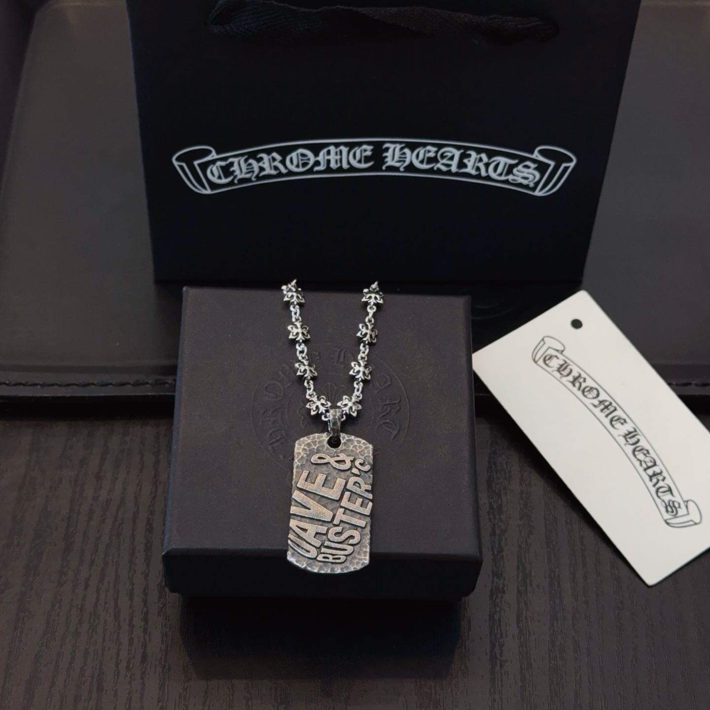   新款【专柜品质】Chrome Hearts克罗心经典复古十字花项链，做旧方牌吊坠 凹凸造型不同的花纹