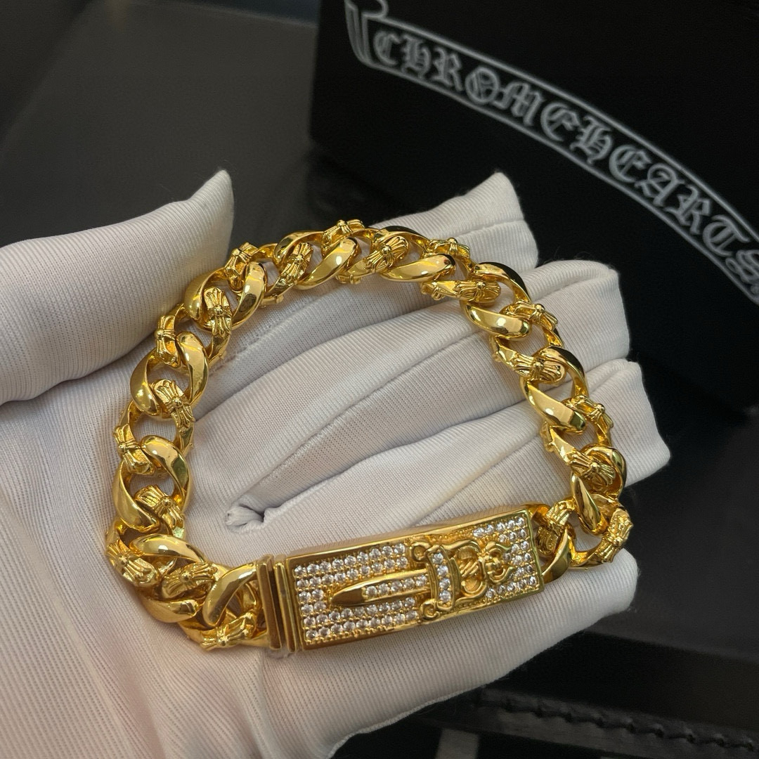  专柜品质Chrome Hearts克罗心黄金色经典（半花十字架麻花）宝剑满钻手链，凹凸造型不同的花纹设
