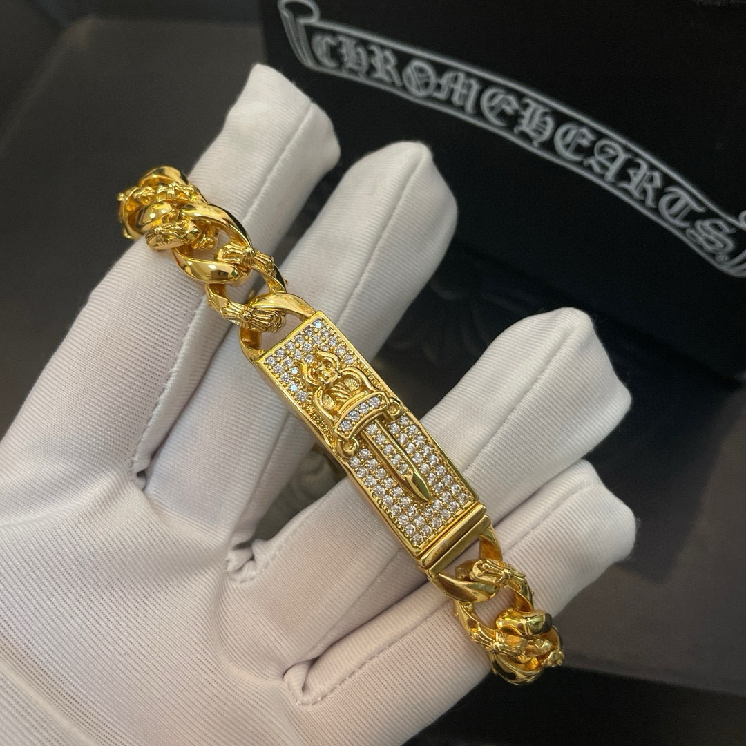  专柜品质Chrome Hearts克罗心黄金色经典（半花十字架麻花）宝剑满钻手链，凹凸造型不同的花纹设