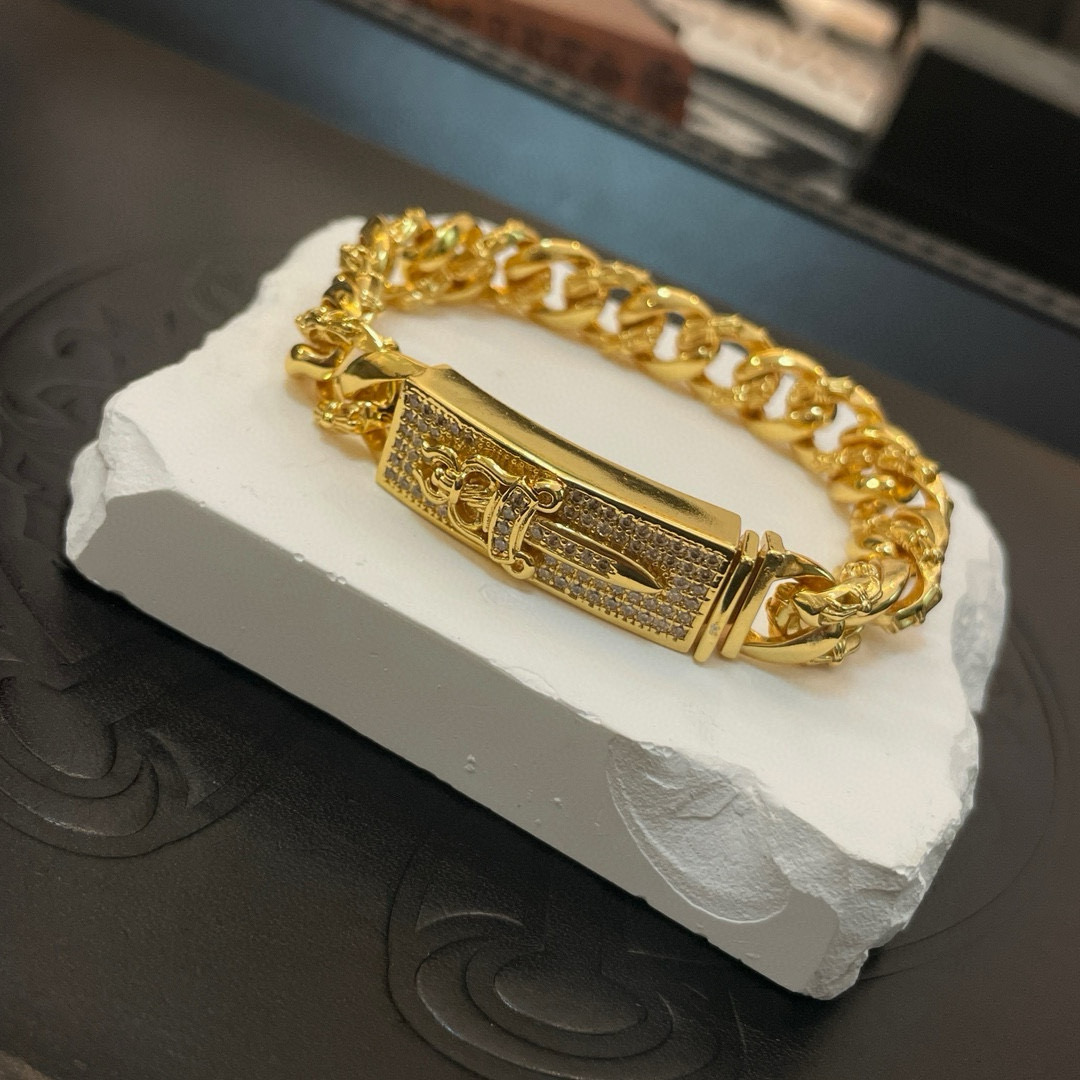  专柜品质Chrome Hearts克罗心黄金色经典（半花十字架麻花）宝剑满钻手链，凹凸造型不同的花纹设