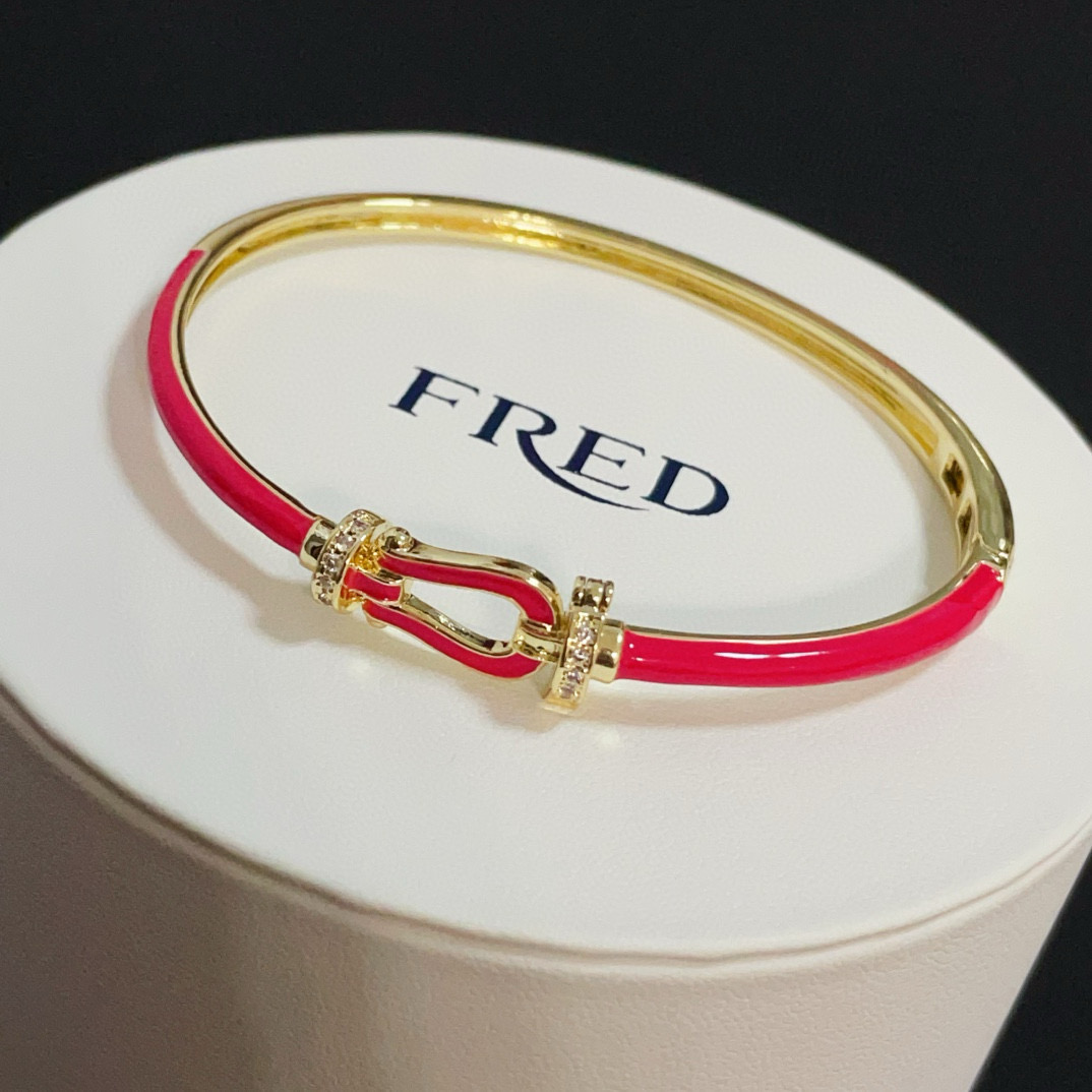 NO:379162,Popular Feredman Diamond Horseshoe Bracelet Bracelet, classic and versatile, Internet celebrity expert, a must-have item for fashion, fashionable and exquisite, 11 pairs of customized versions, the difference is that the ordinary version on the market, thickened electroplating 18k process, the effect is very versatile!  !  , jewelry quality, bracelet19860909火爆 费雷德满钻马蹄手镯手绳,经典百搭,网红达人 时尚一族备必单品,时尚精致,11对版定制,区别在于市面上普通版本,加厚电镀18k工艺,上手效果非常百搭！！,饰品精品,bracelet,Jewelry