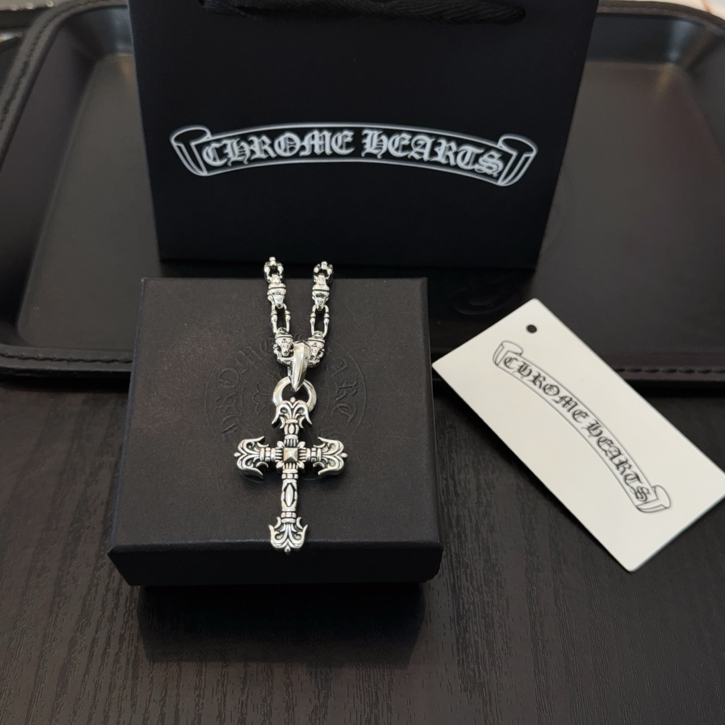  新款【专柜品质】Chrome Hearts克罗心经典复古项链，火焰十字架吊坠 凹凸造型不同的花纹设计风