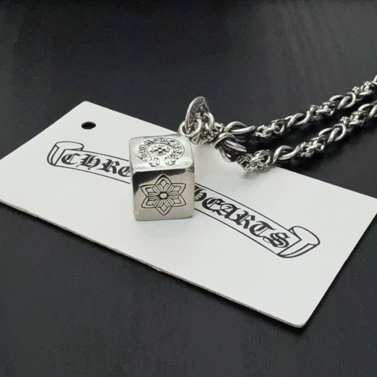  新款【专柜品质】Chrome Hearts克罗心经典复古项链，骰子吊坠 凹凸造型不同的花纹设计风格 呈