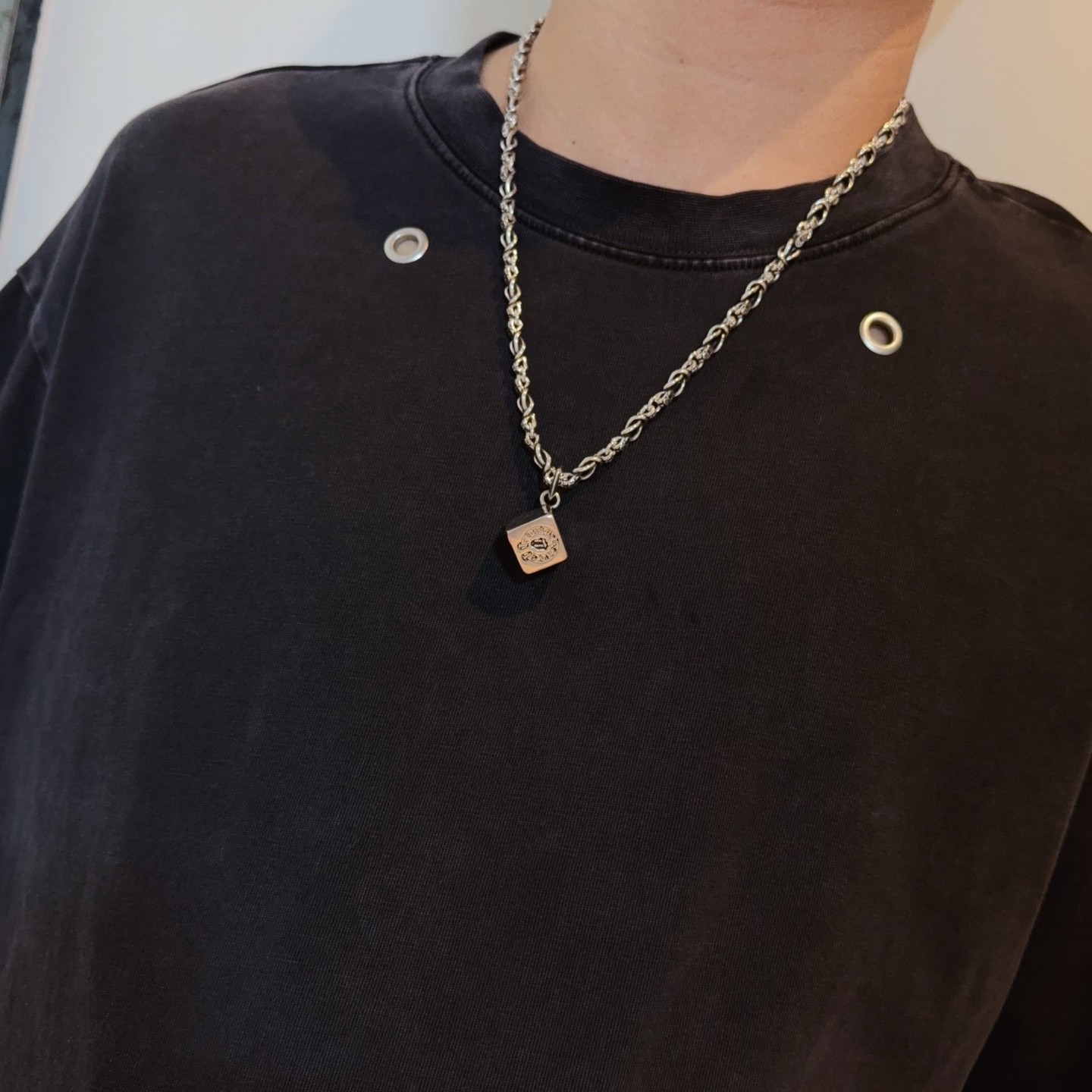 新款【专柜品质】Chrome Hearts克罗心经典复古项链，骰子吊坠 凹凸造型不同的花纹设计风格 呈